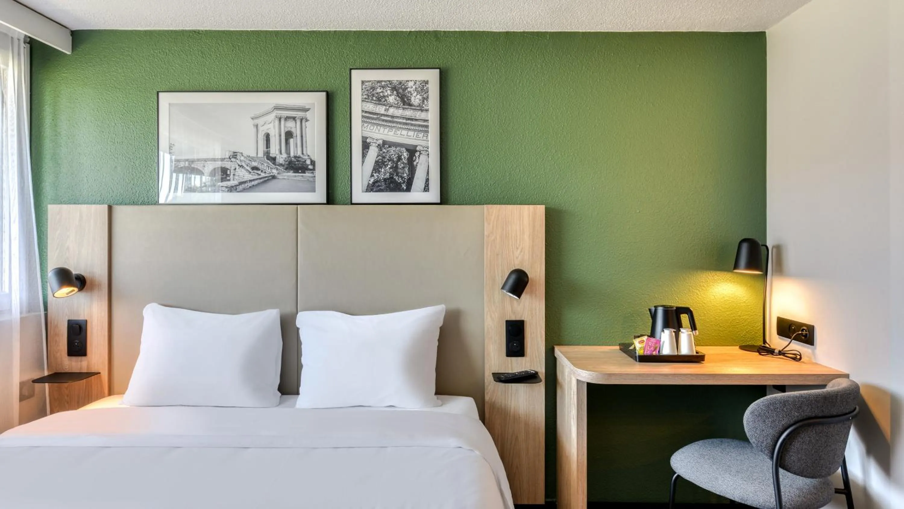 Photo of the whole room, Bed in Campanile PRIME - Arcueil