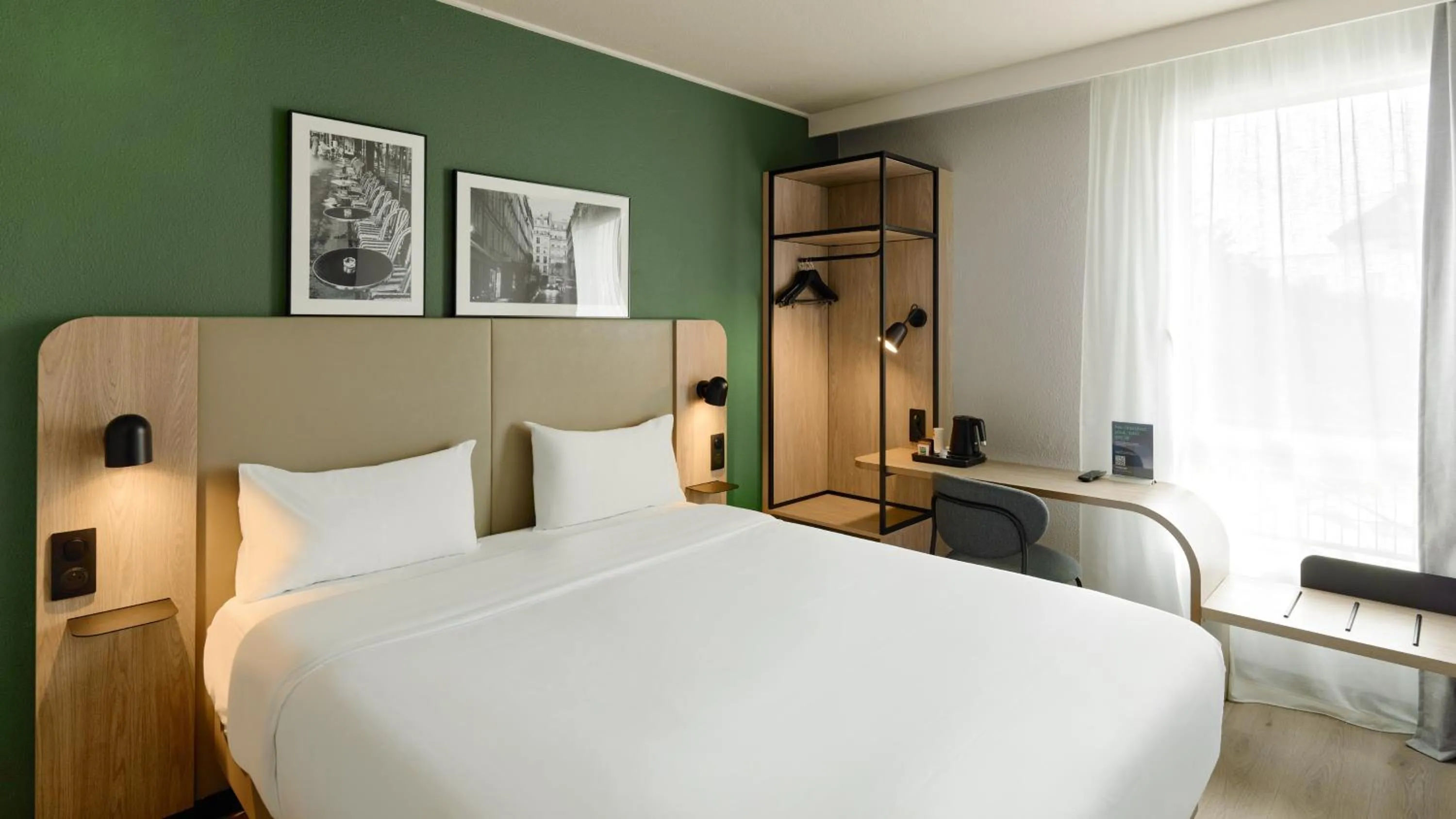 Photo of the whole room, Bed in Campanile PRIME - Arcueil