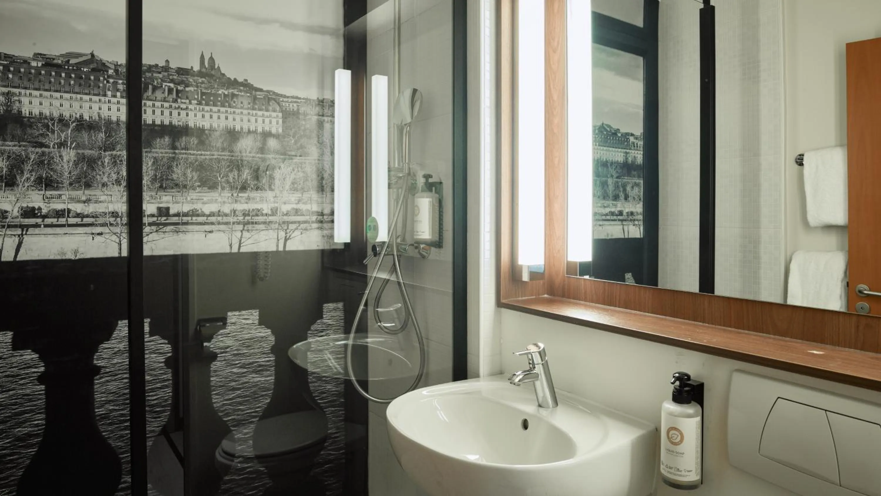 Bathroom in Campanile PRIME - Arcueil