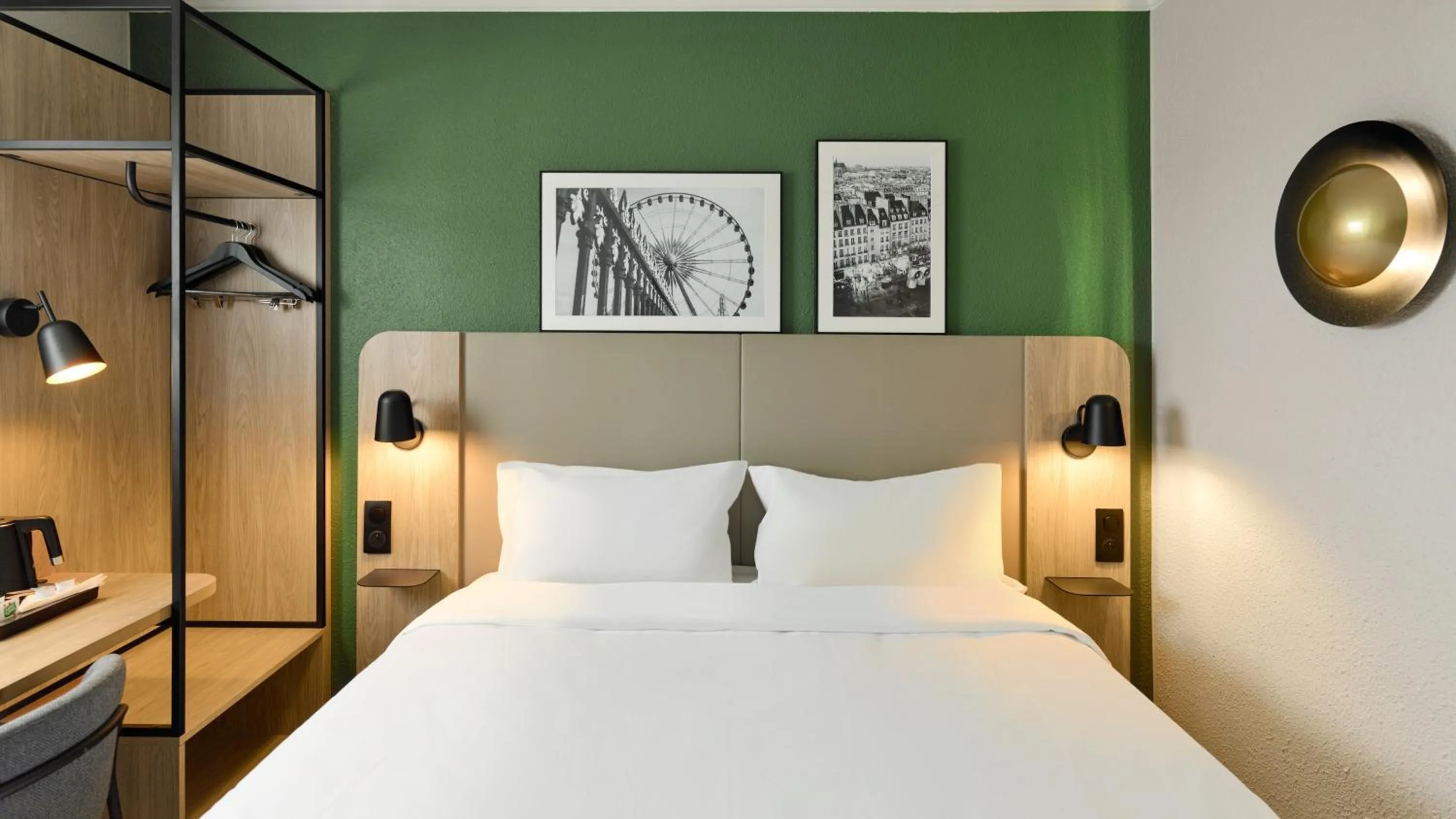 Photo of the whole room, Bed in Campanile PRIME - Arcueil