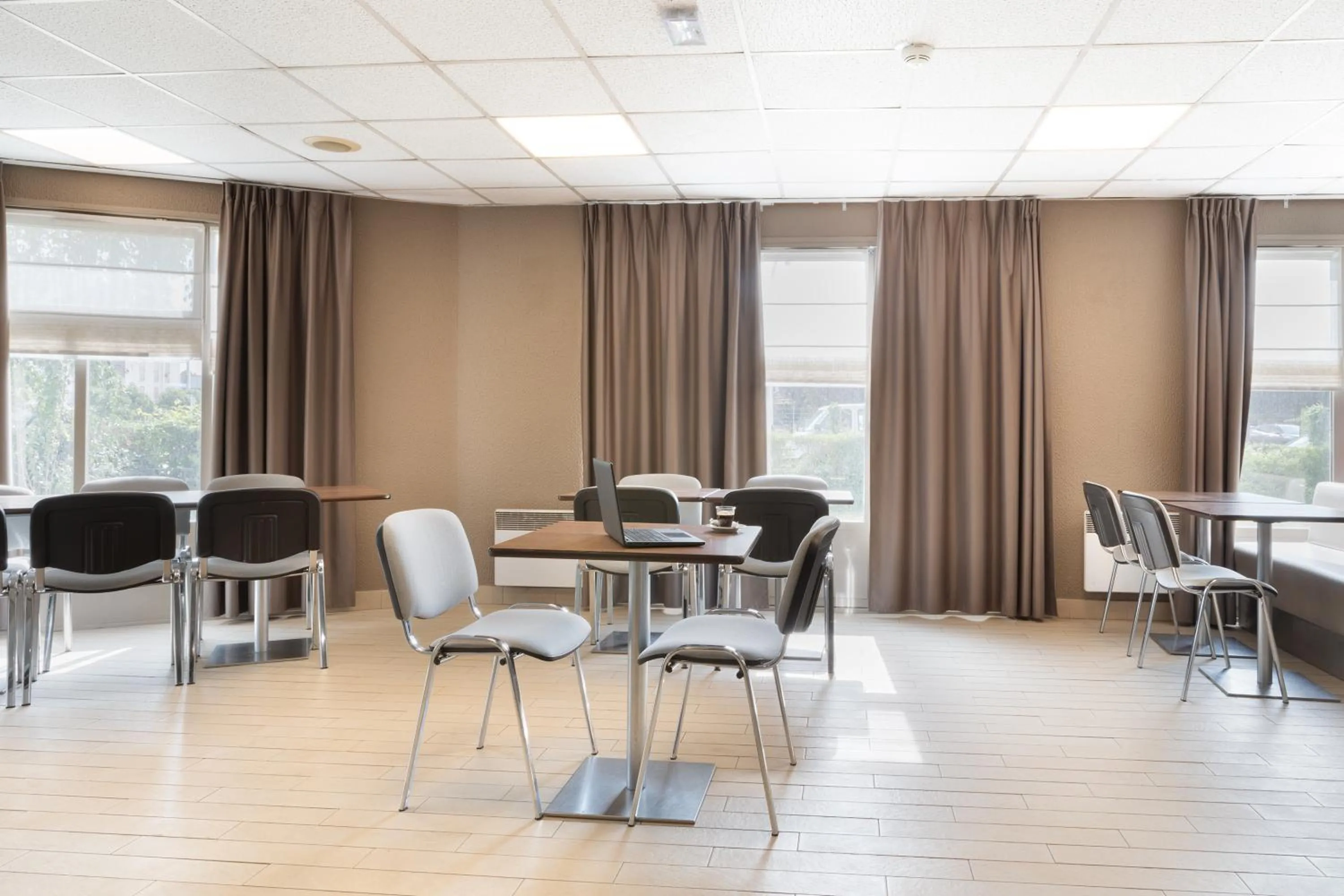 Meeting/conference room in Hotel Morangis Orly
