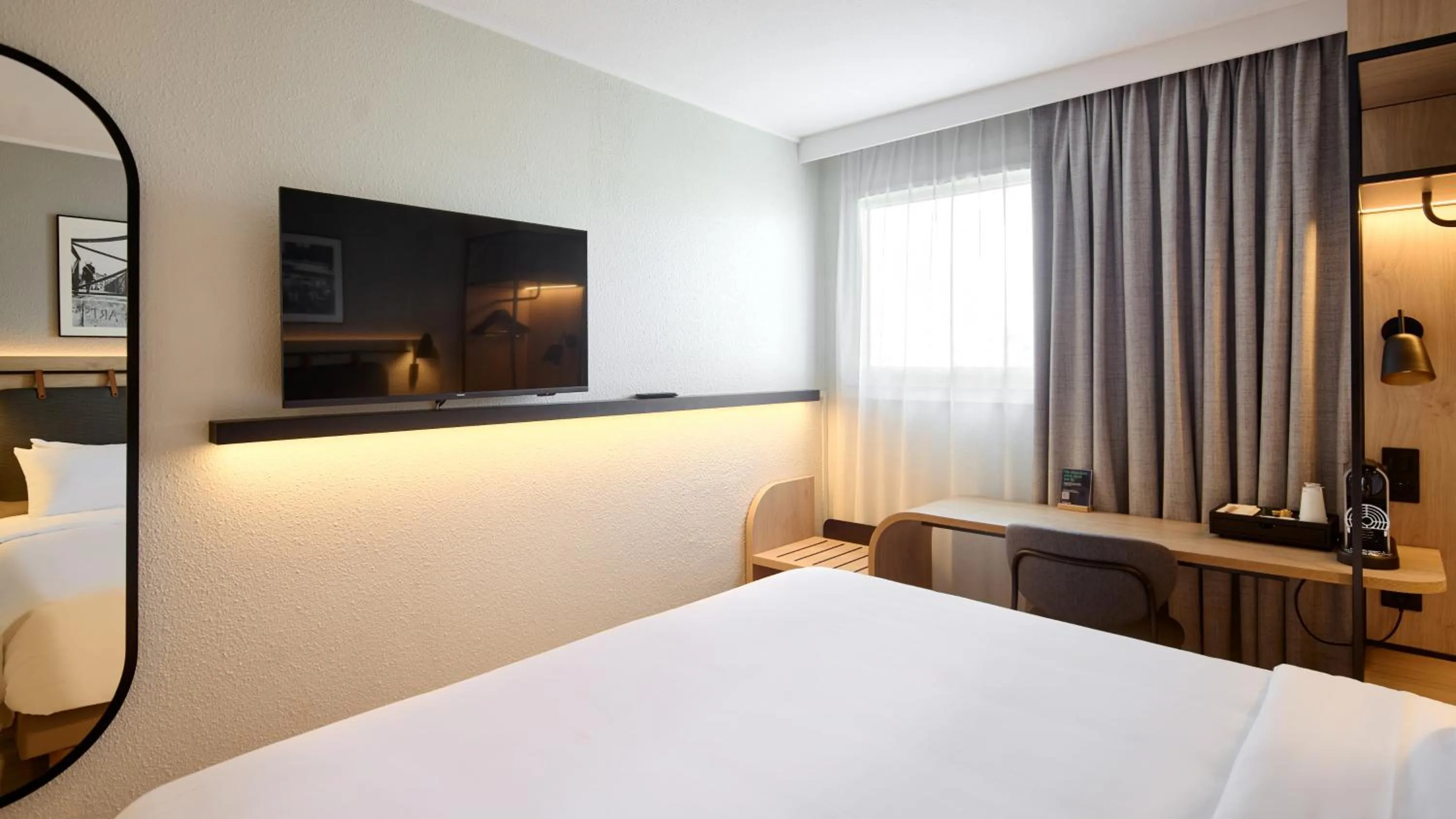 Photo of the whole room, Bed in Campanile Villejuif