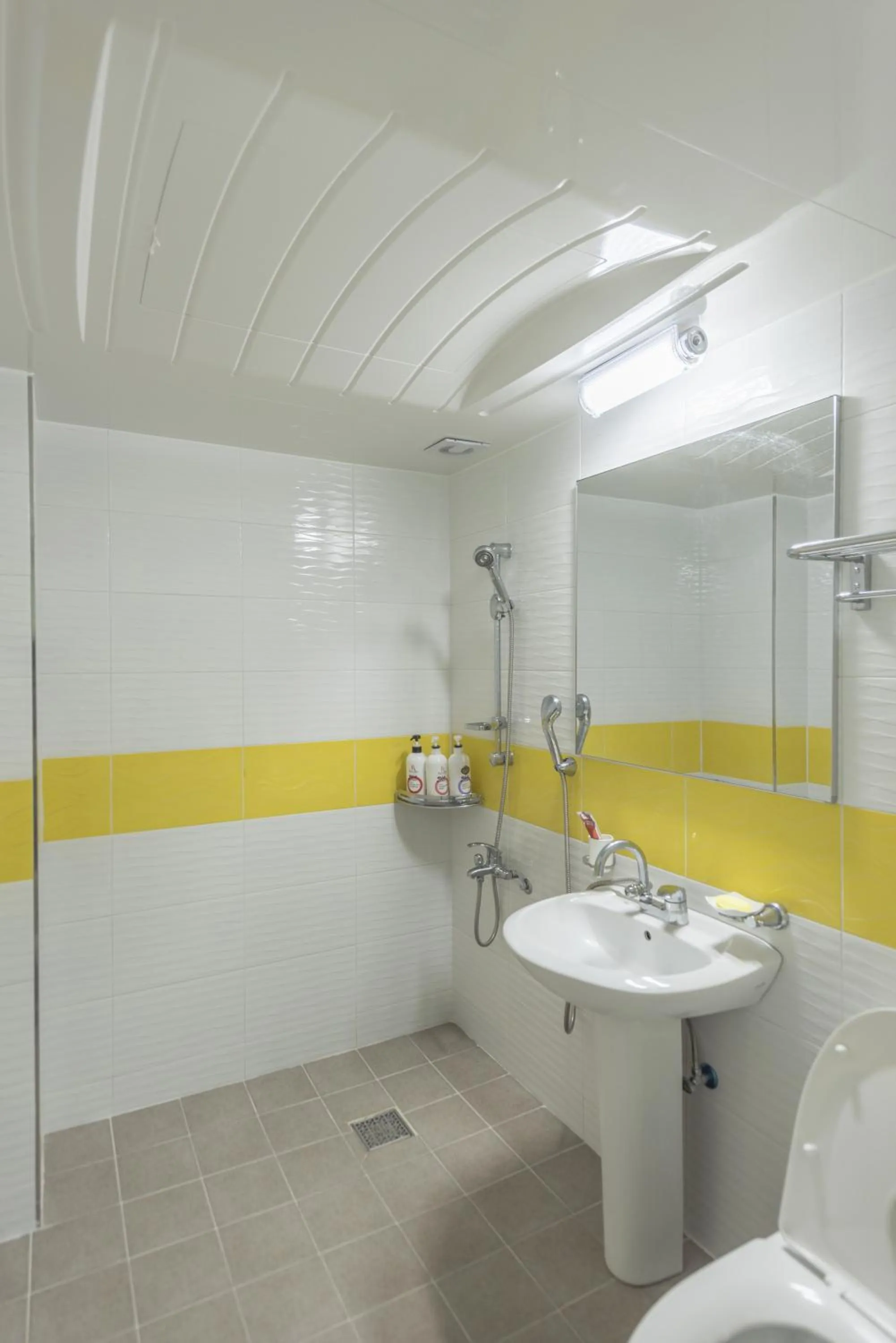 Shower, Bathroom in Big O Show Guesthouse