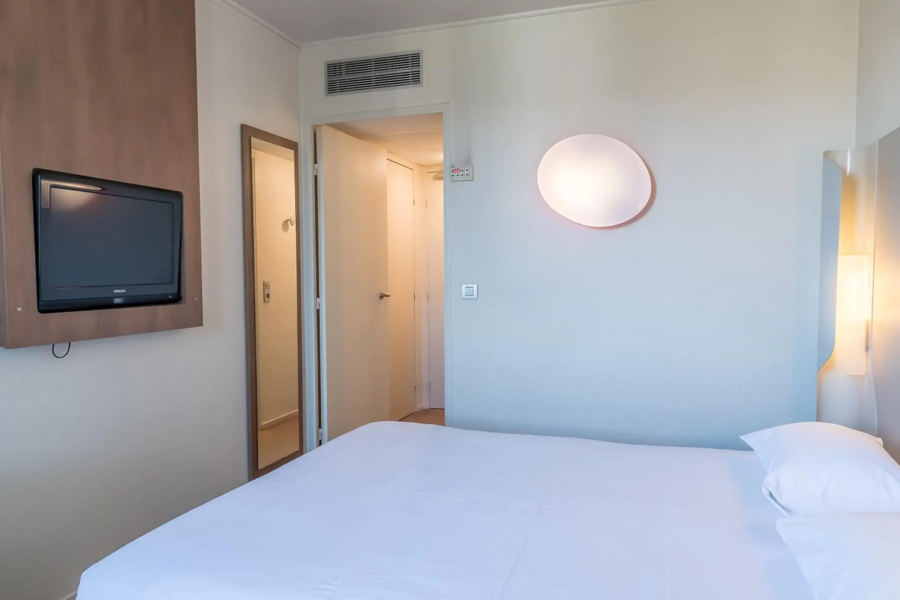 Superior Room with view - 1 Double Bed in Campanile Nogent-Sur-Marne Superior Room with view - 1 Double Bed in Campanile Nogent-Sur-Marne