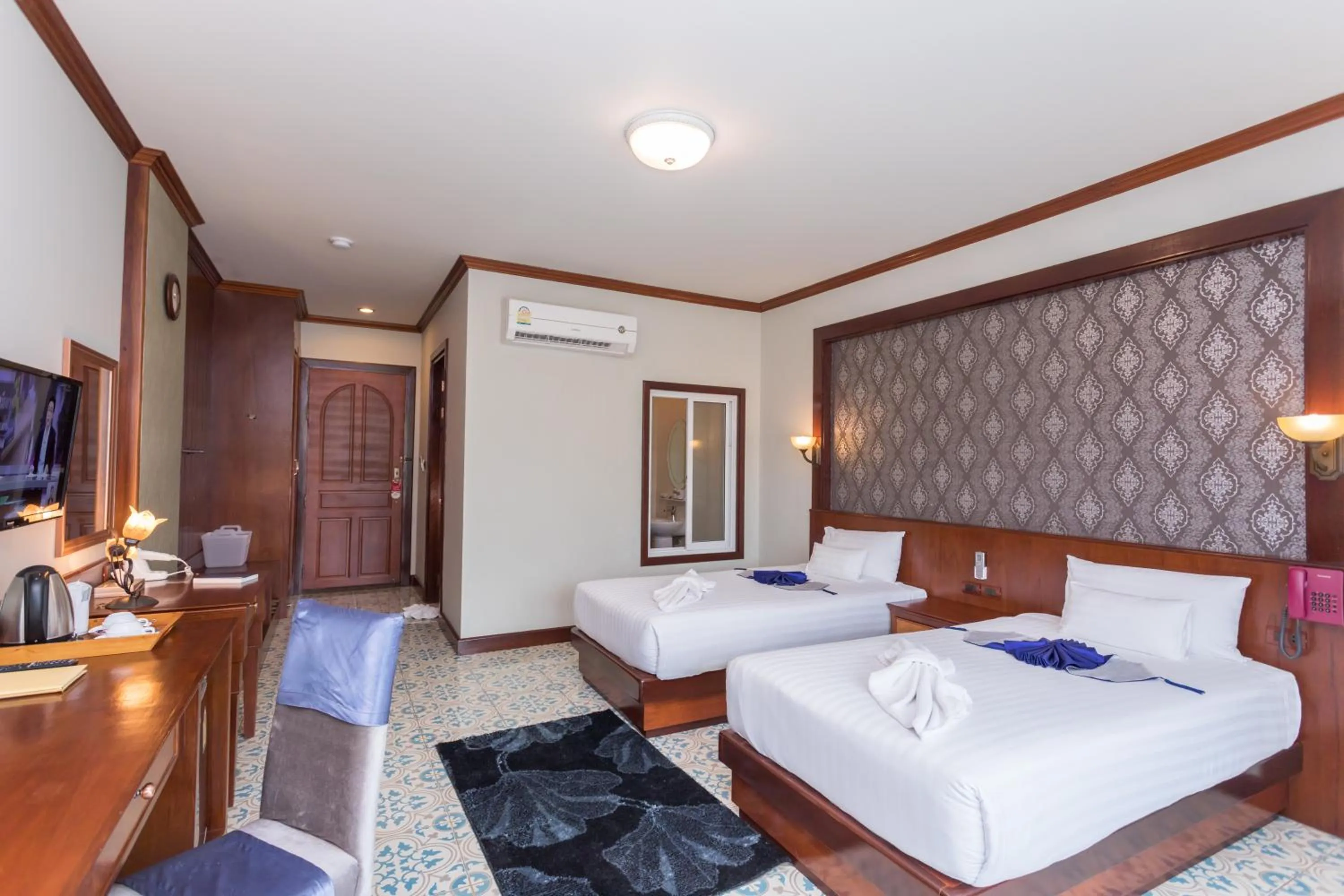 Bedroom, Bed in Erawan Hotel