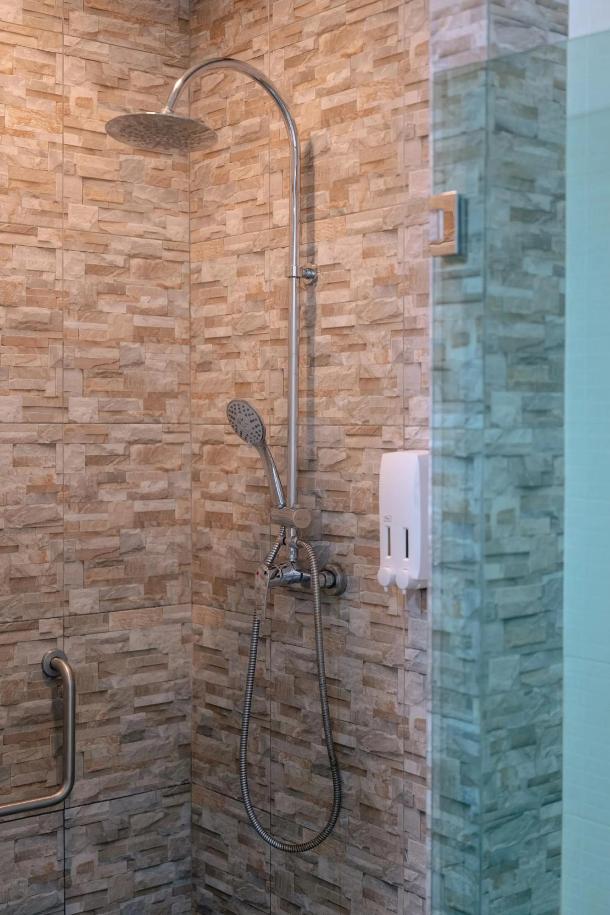 Erawan Hotel,Natai Beach