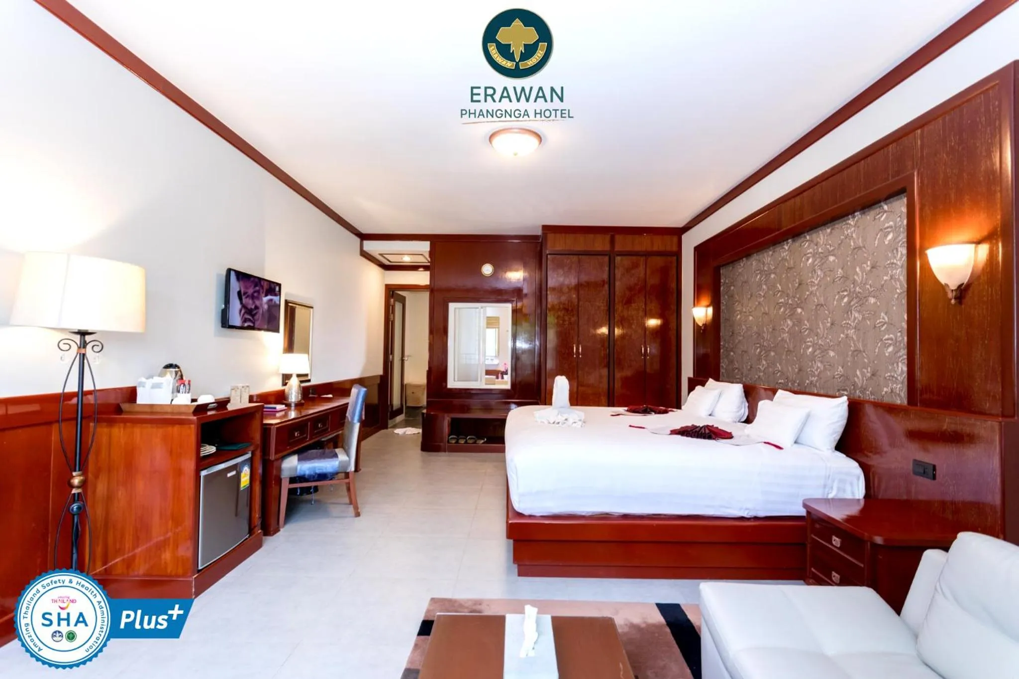 Bedroom, Bed in Erawan Hotel