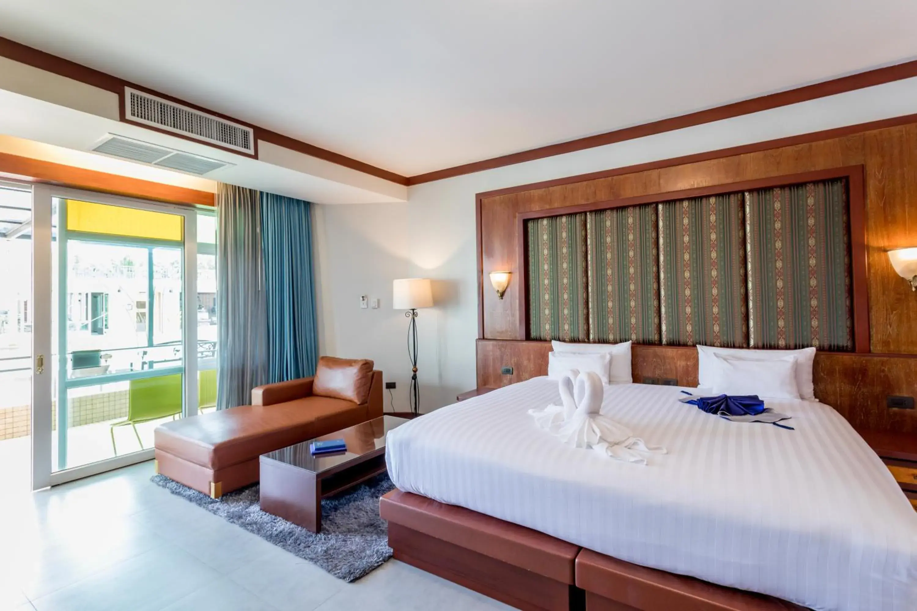 Executive Suite with Pool View in Erawan Hotel Executive Suite with Pool View in Erawan Hotel