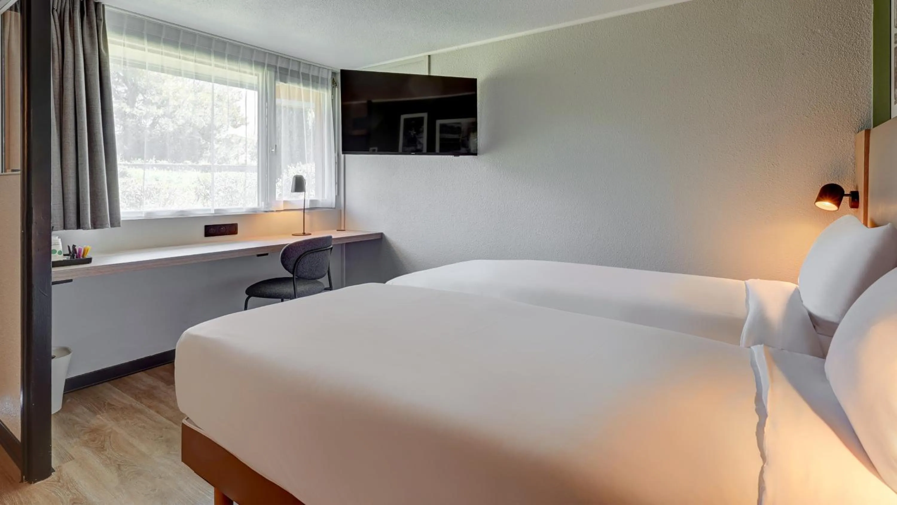 Photo of the whole room, Bed in Campanile Vierzon