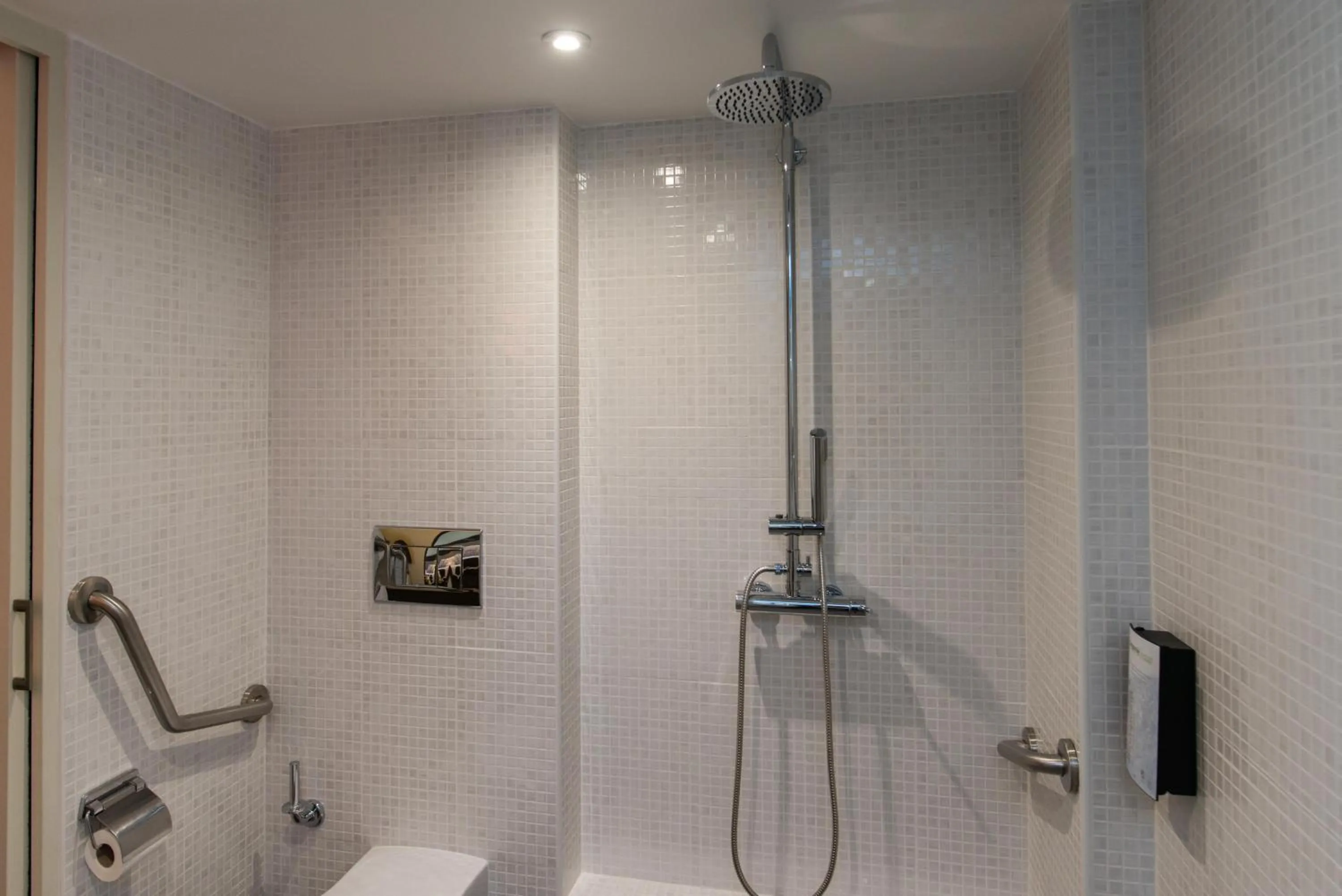 Shower in Campanile Agen