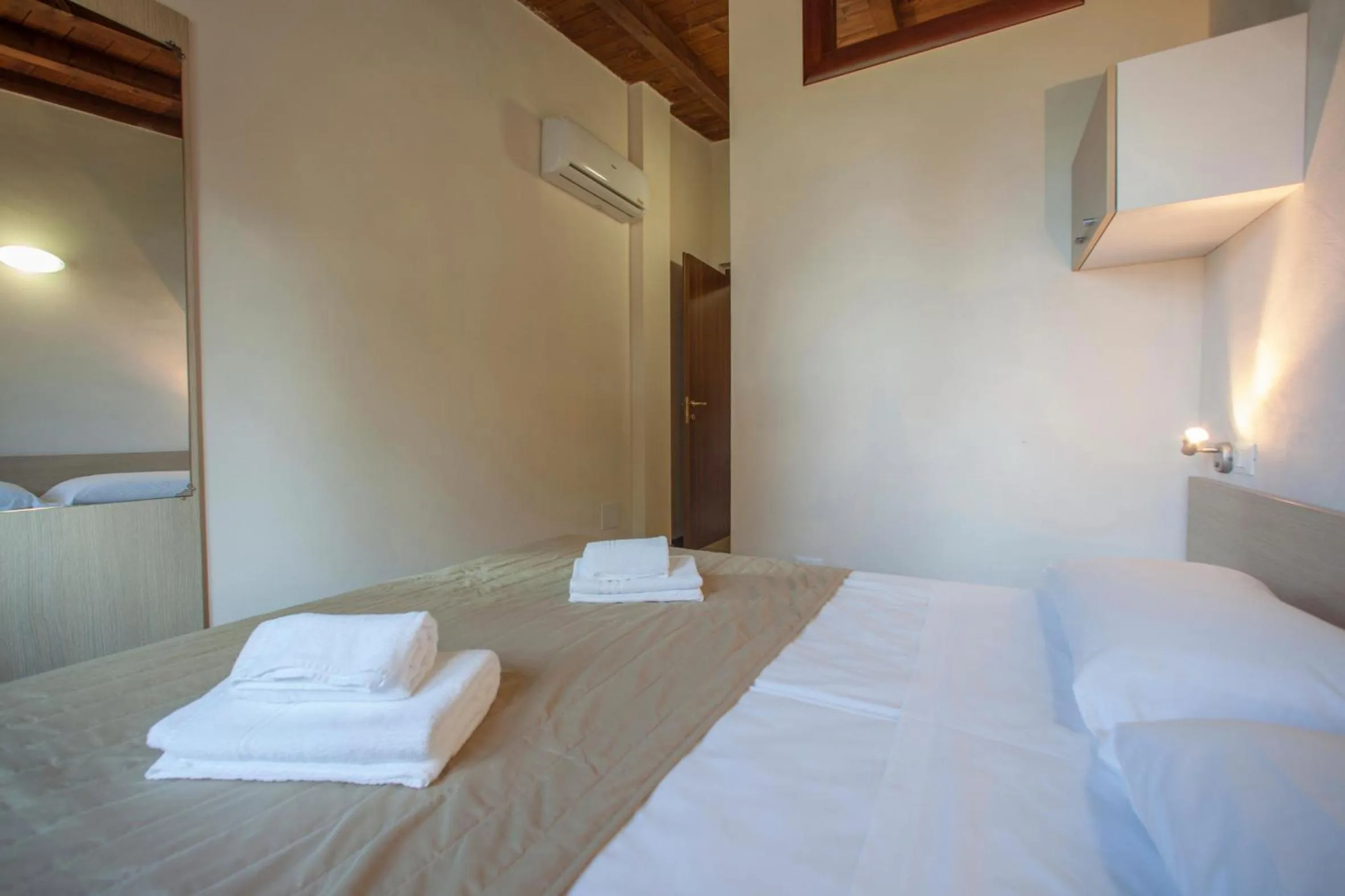 Bedroom, Bed in The Garda Village