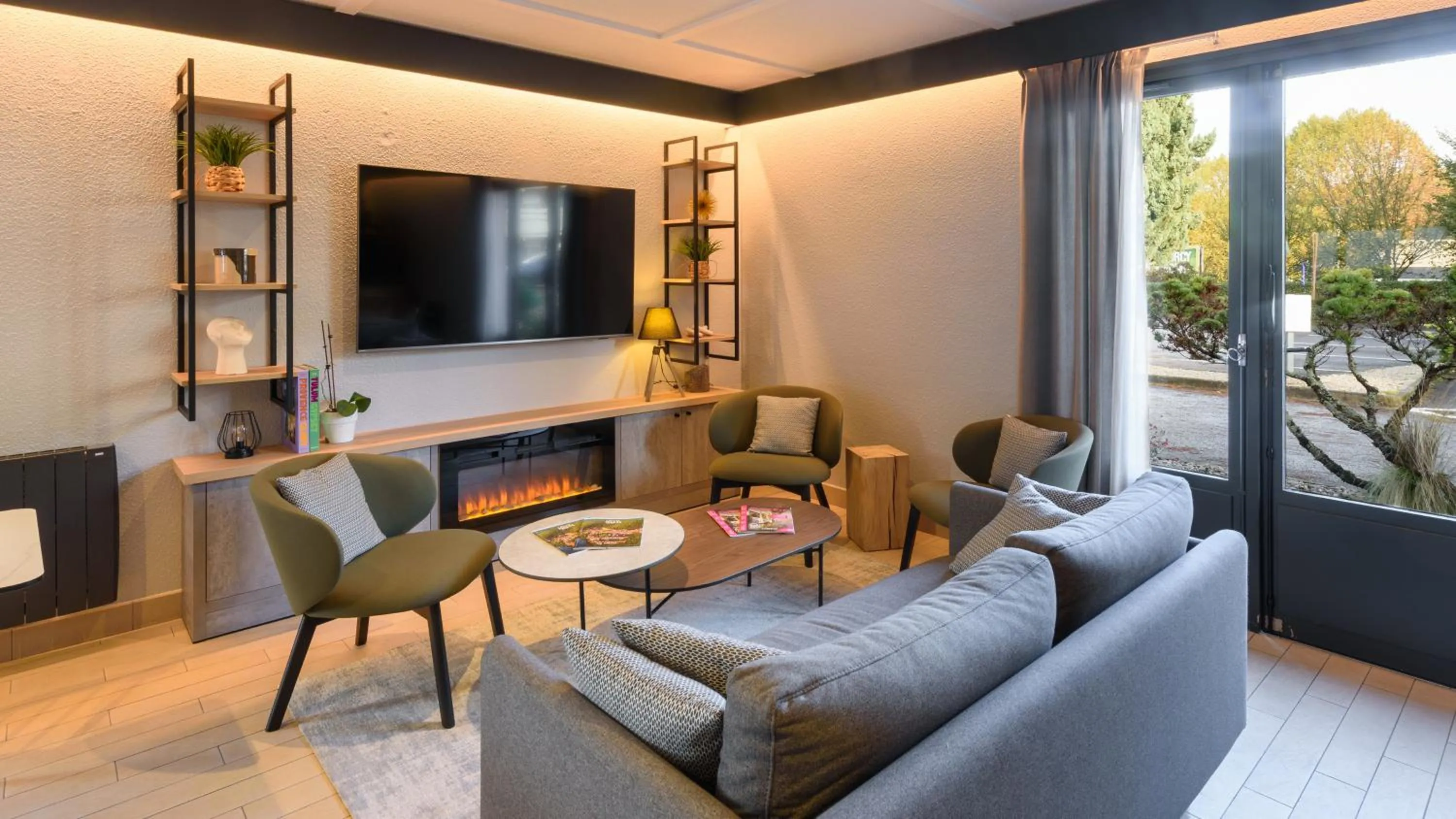 Lounge or bar in Campanile NATURE - Cahors