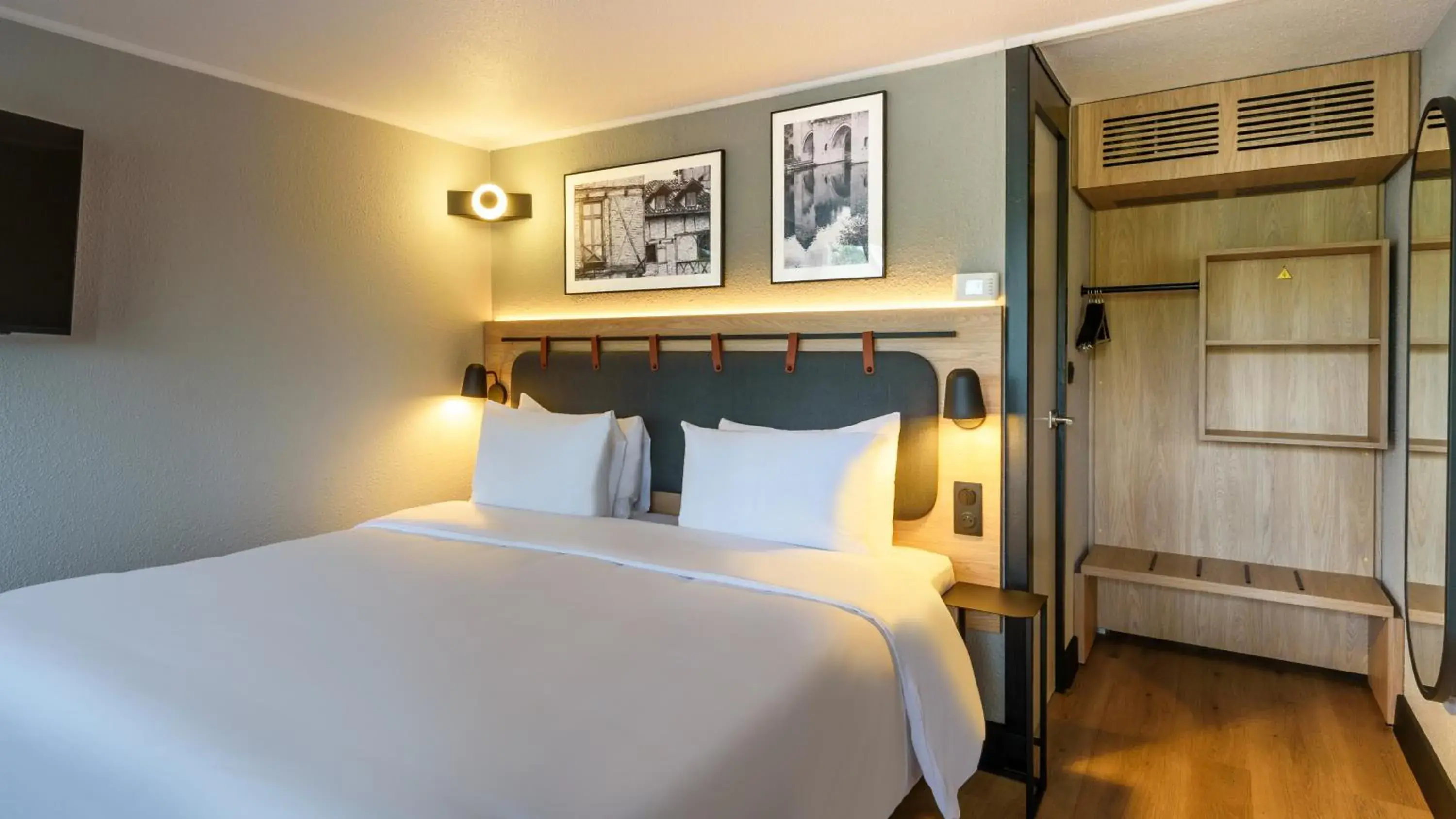 Superior Room - 1 King Bed in Campanile NATURE - Cahors Superior Room - 1 King Bed in Campanile NATURE - Cahors