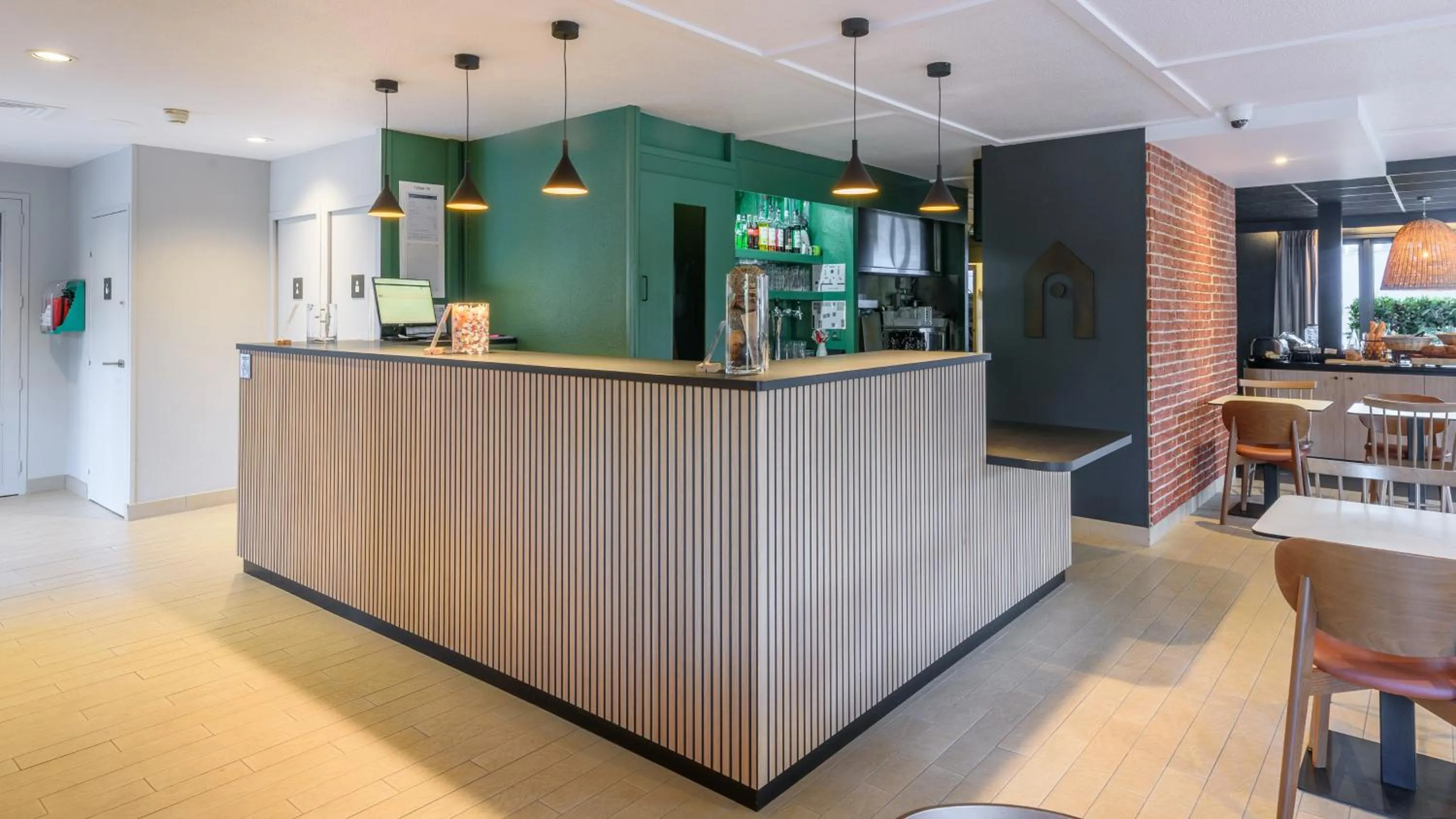 Lobby or reception in Campanile NATURE - Cahors