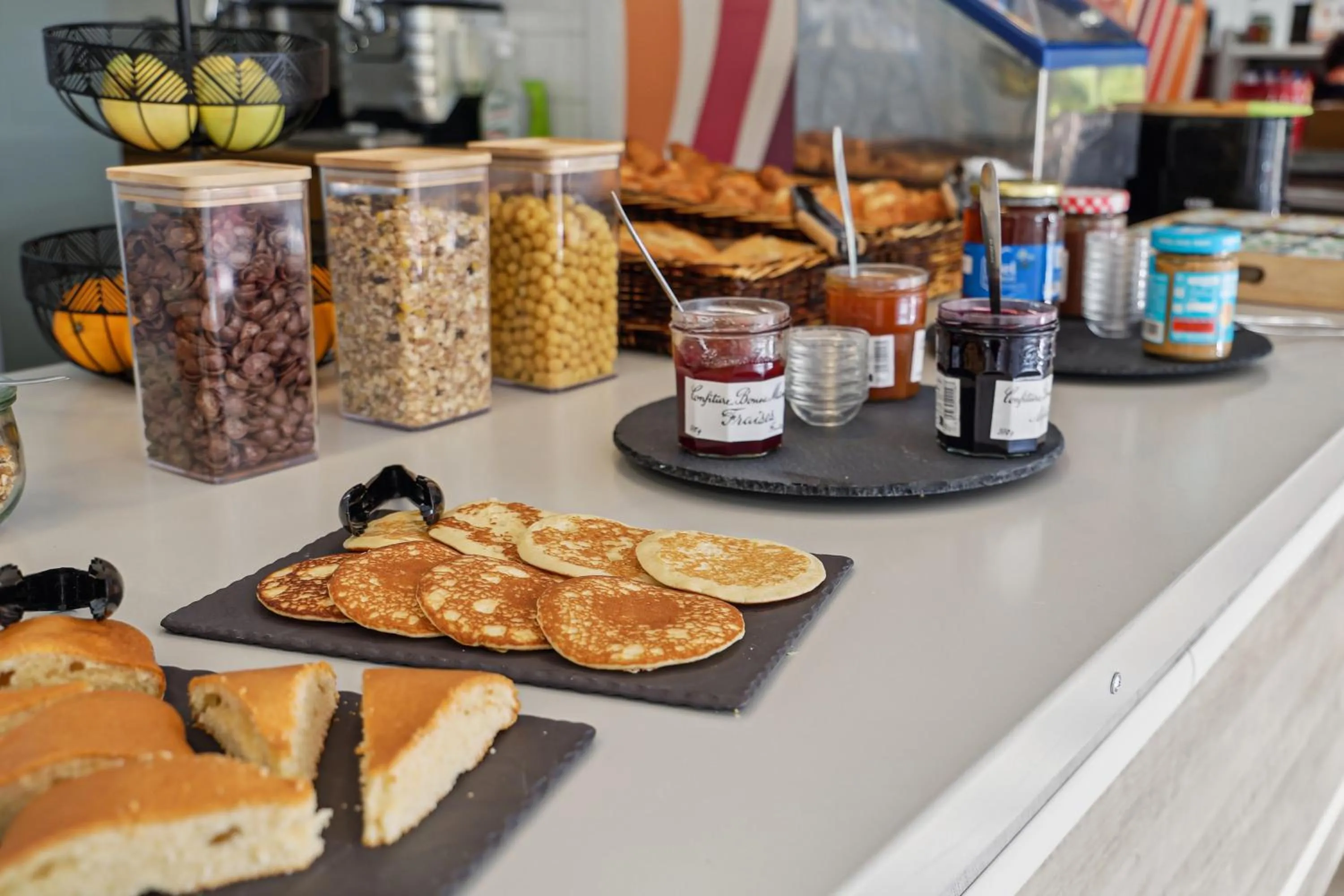 Buffet breakfast in Le 2 By Hotel Akena - La Ferté Bernard