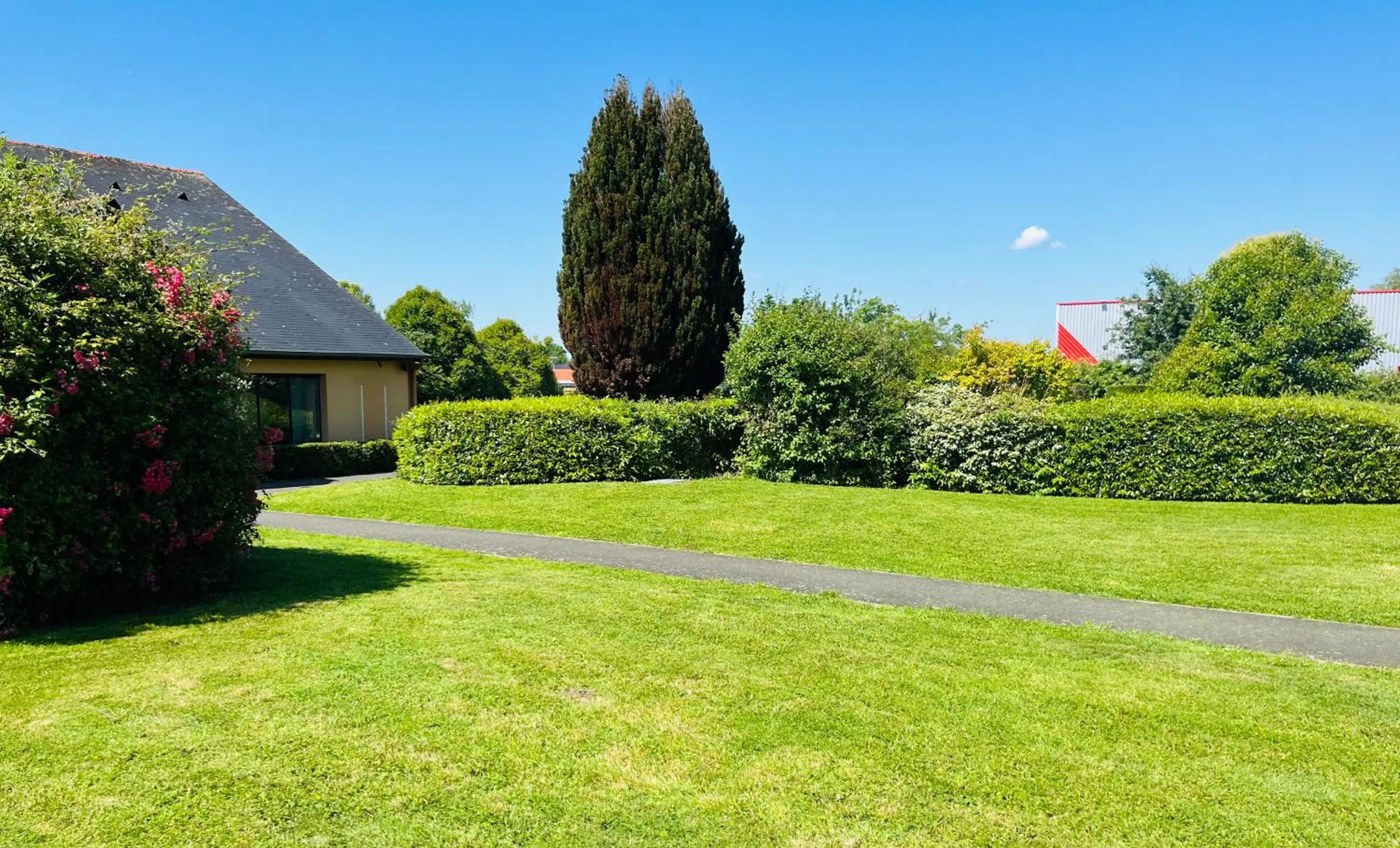 Garden view in Le 2 By Hotel Akena - La Ferté Bernard