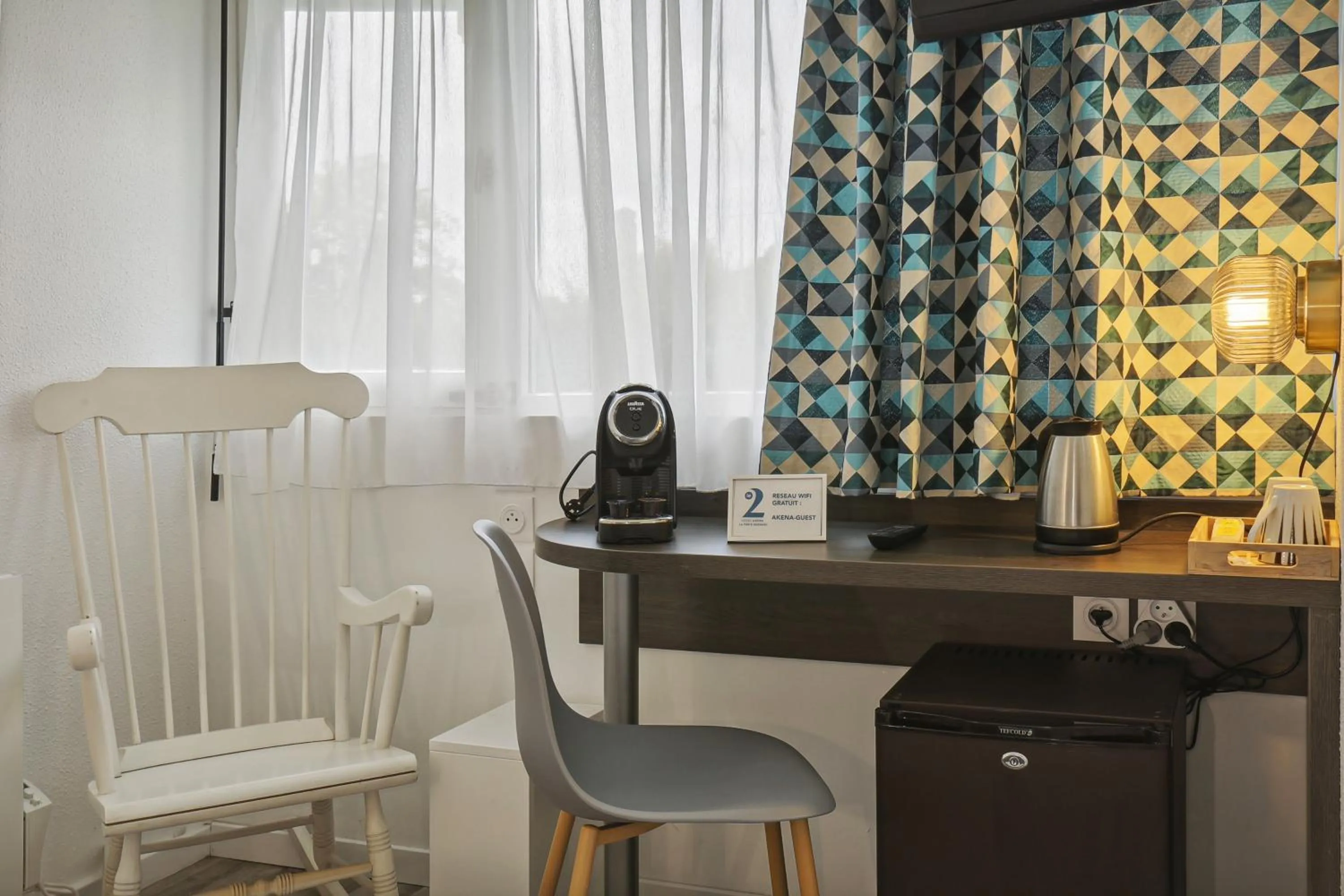 Coffee/tea facilities in Le 2 By Hotel Akena - La Ferté Bernard