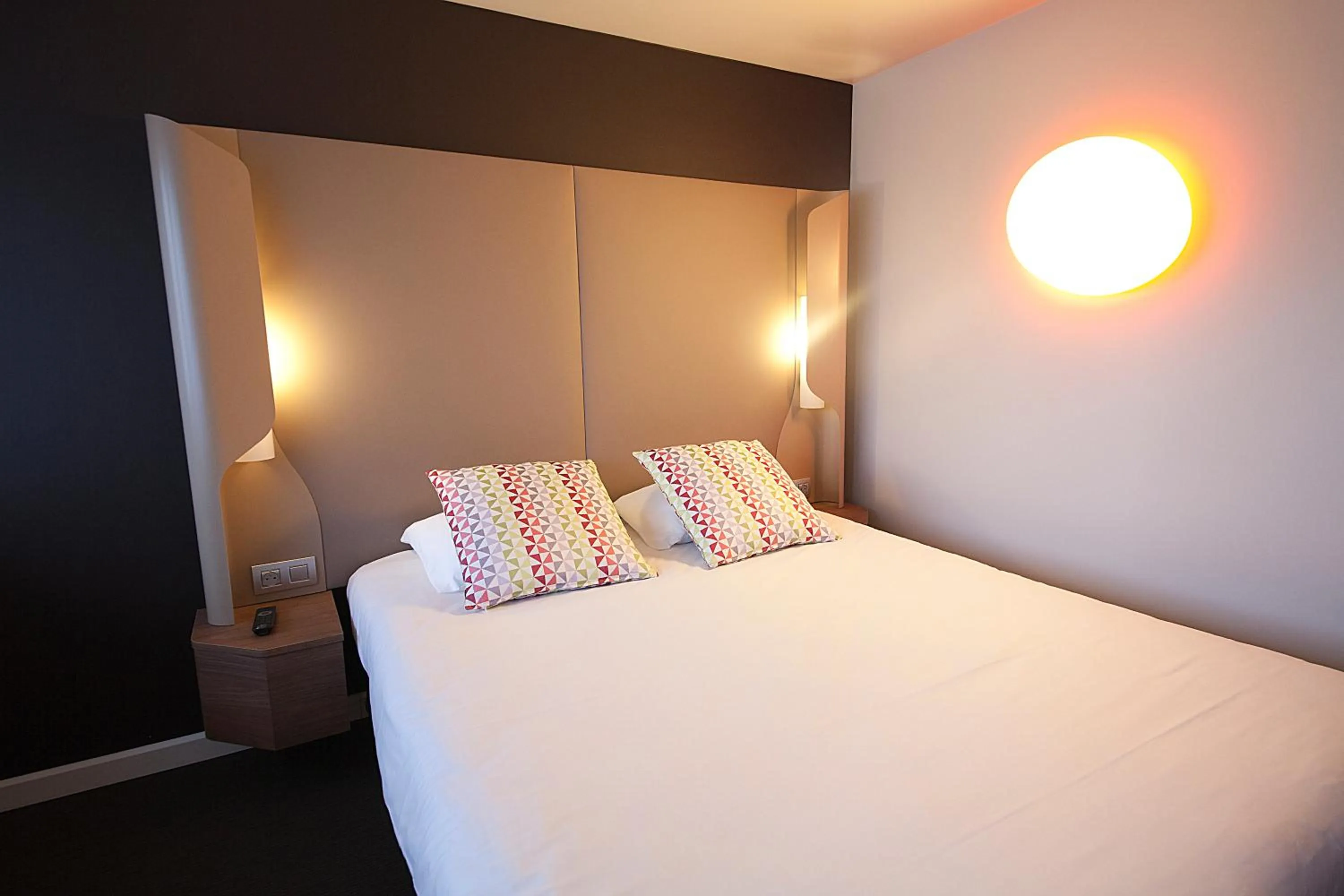 Bed in Campanile Clermont-Ferrand ~ Aubière