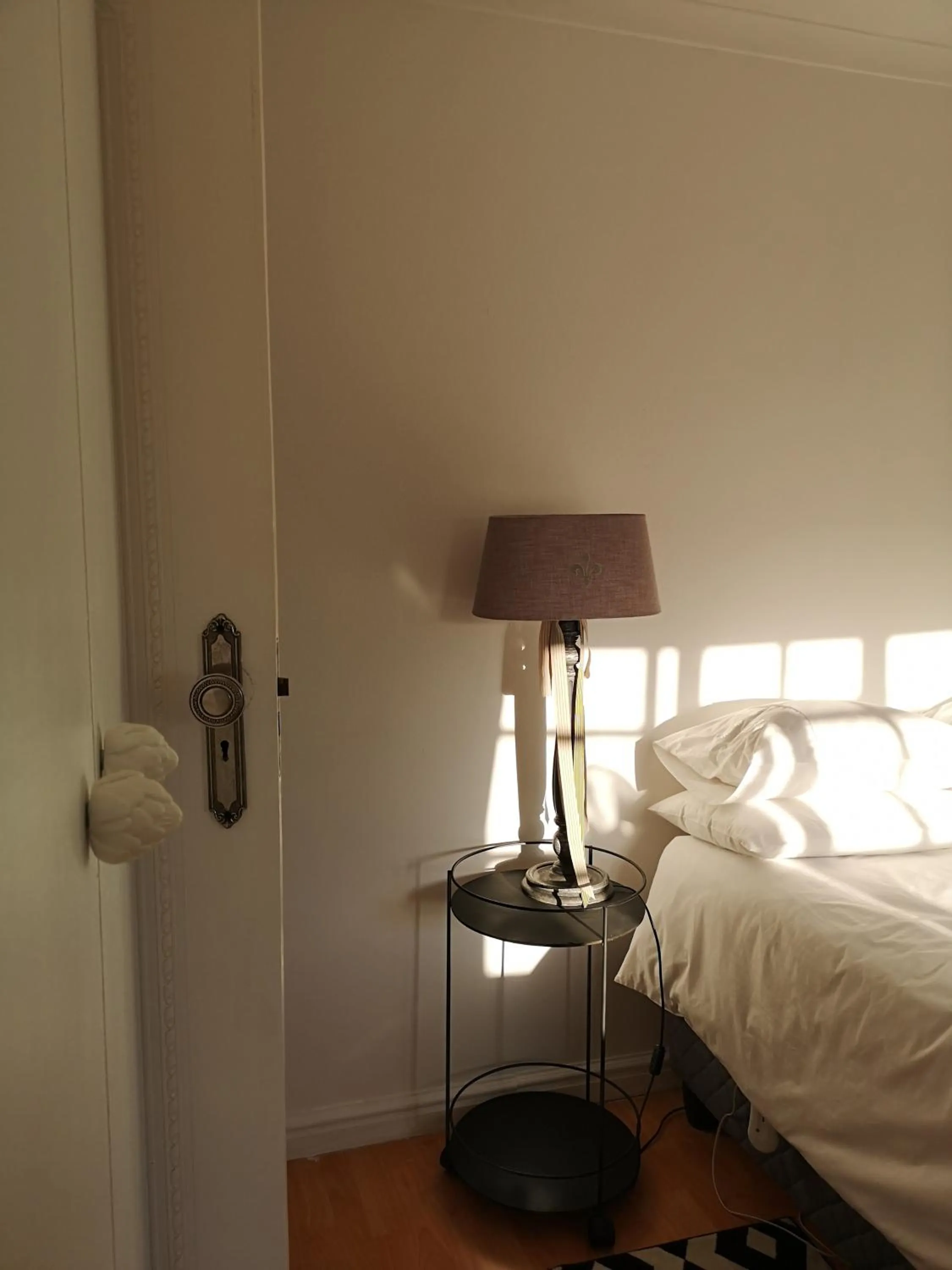 Bathroom, Bed in Almond Cottage Bed & Breakfast