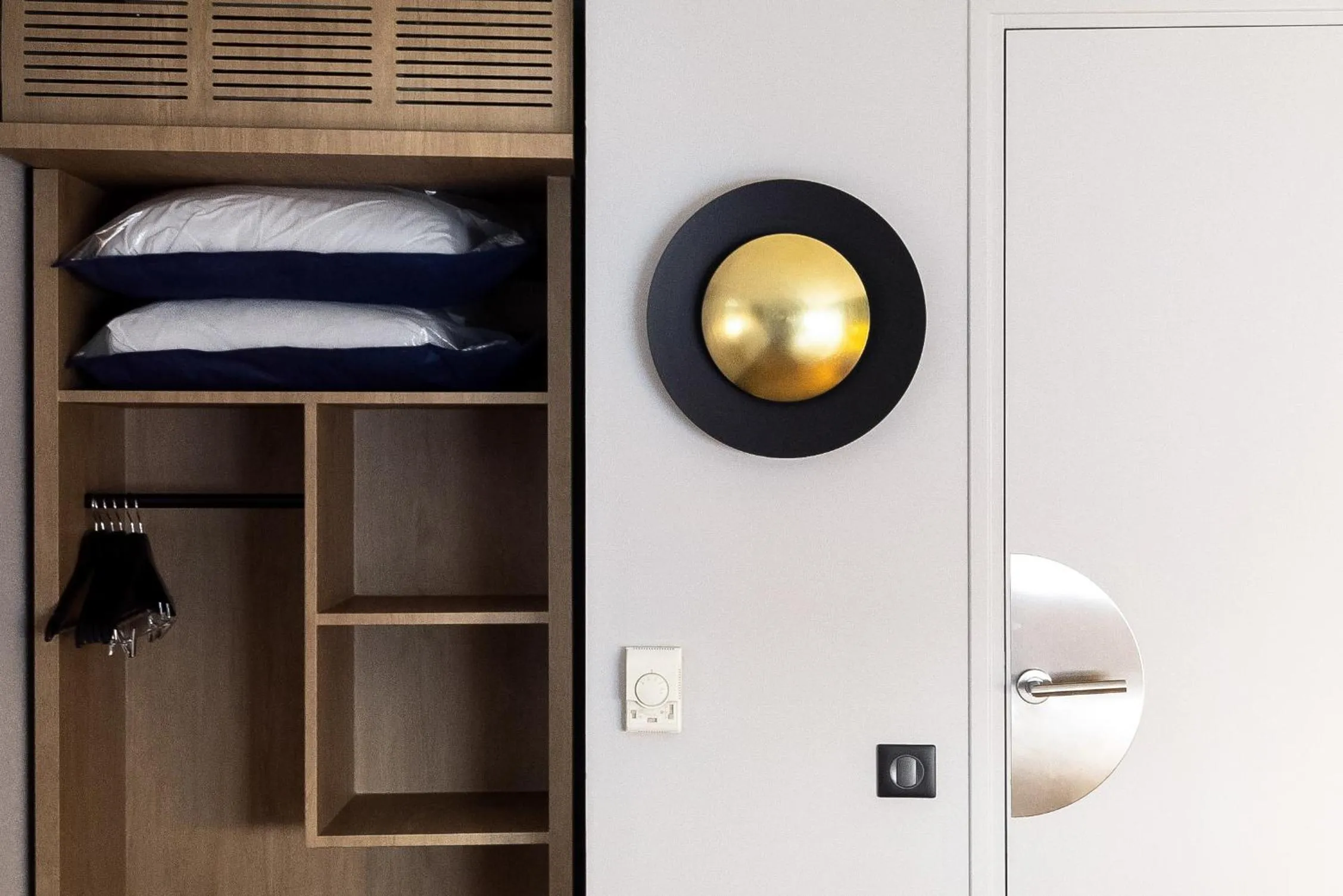 Photo of the whole room, Bed in Campanile NATURE - Dreux