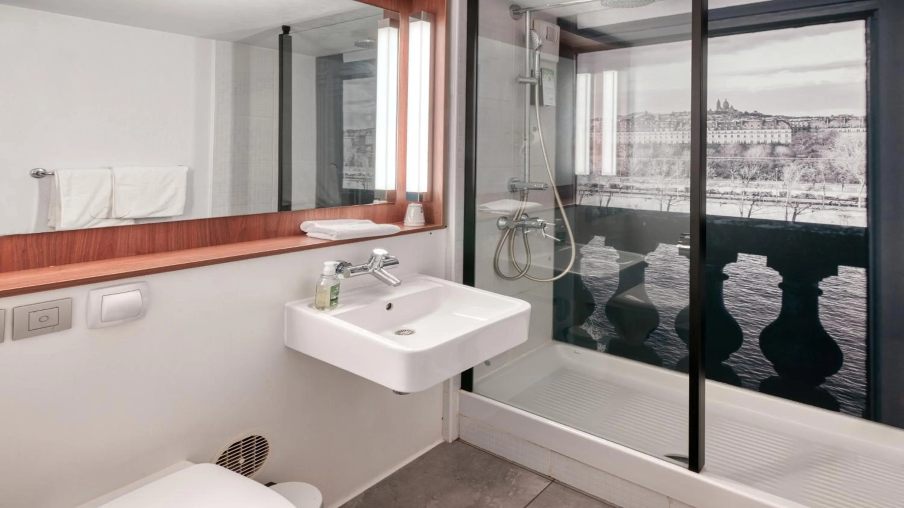 Bathroom in Campanile NATURE - Dreux