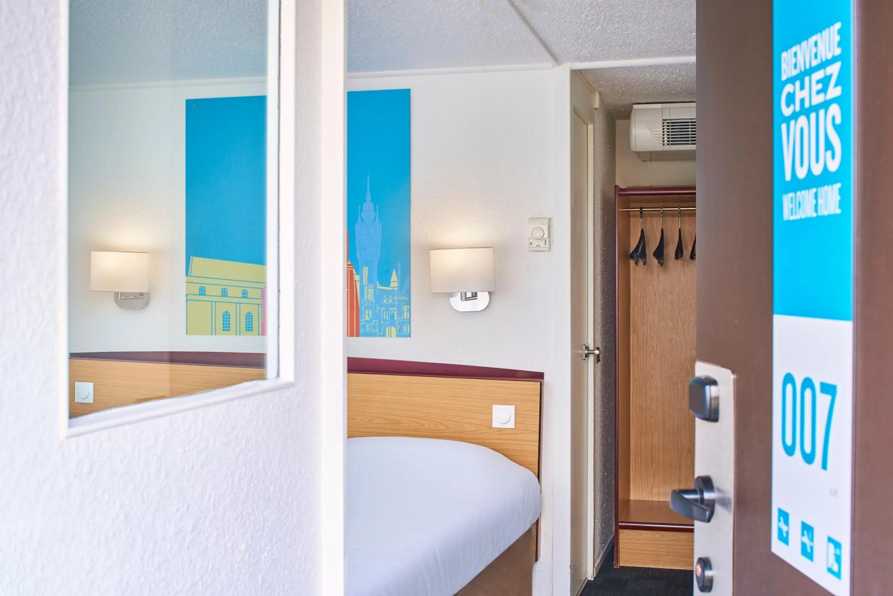 Bedroom, Bed in Kyriad Direct Le Havre Est - Gonfreville