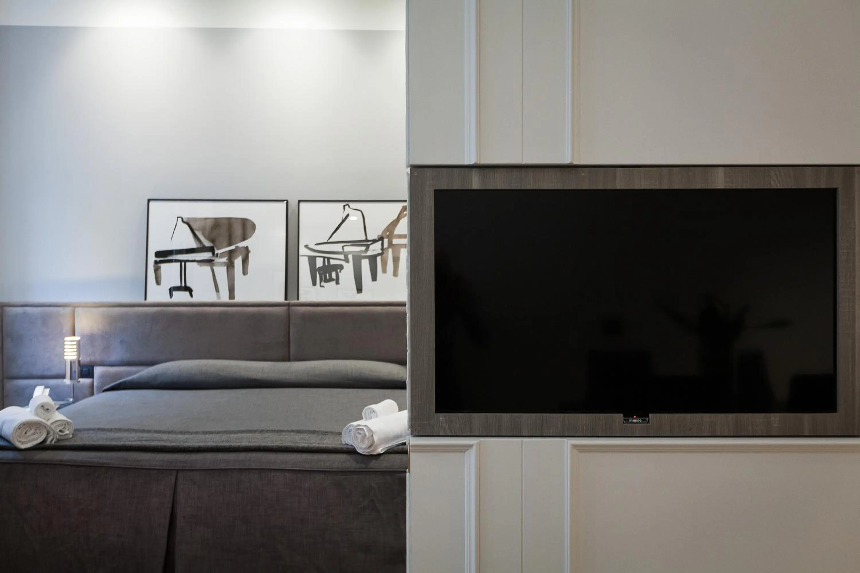 TV and multimedia in Amazing Suite Piazza Venezia