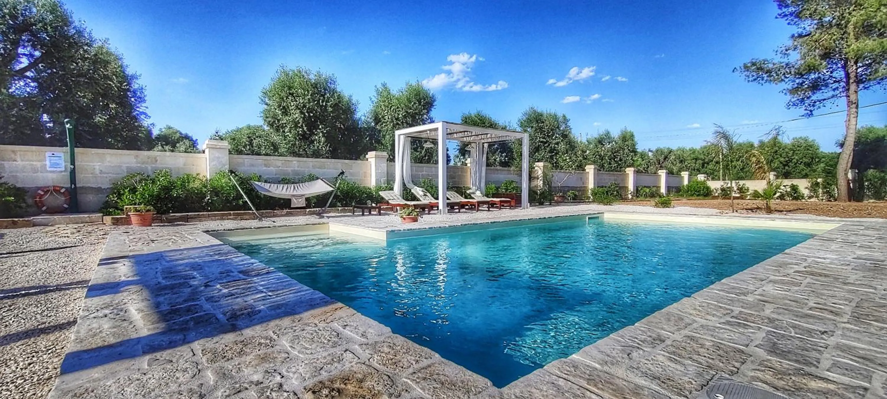 Swimming pool in B&B Sogno Salentino