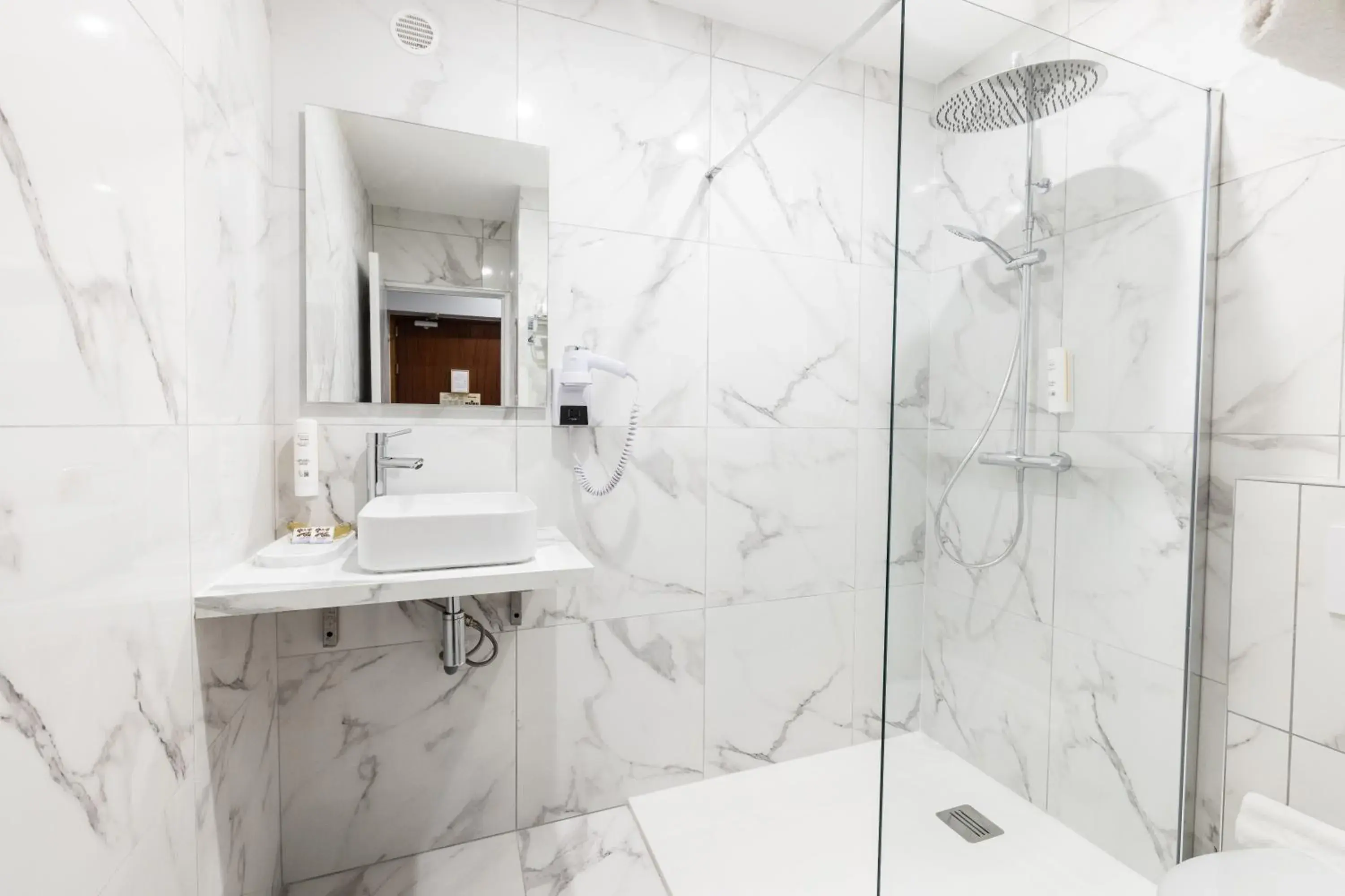 Twin Room in Hotel Santa Maria Twin Room in Hotel Santa Maria