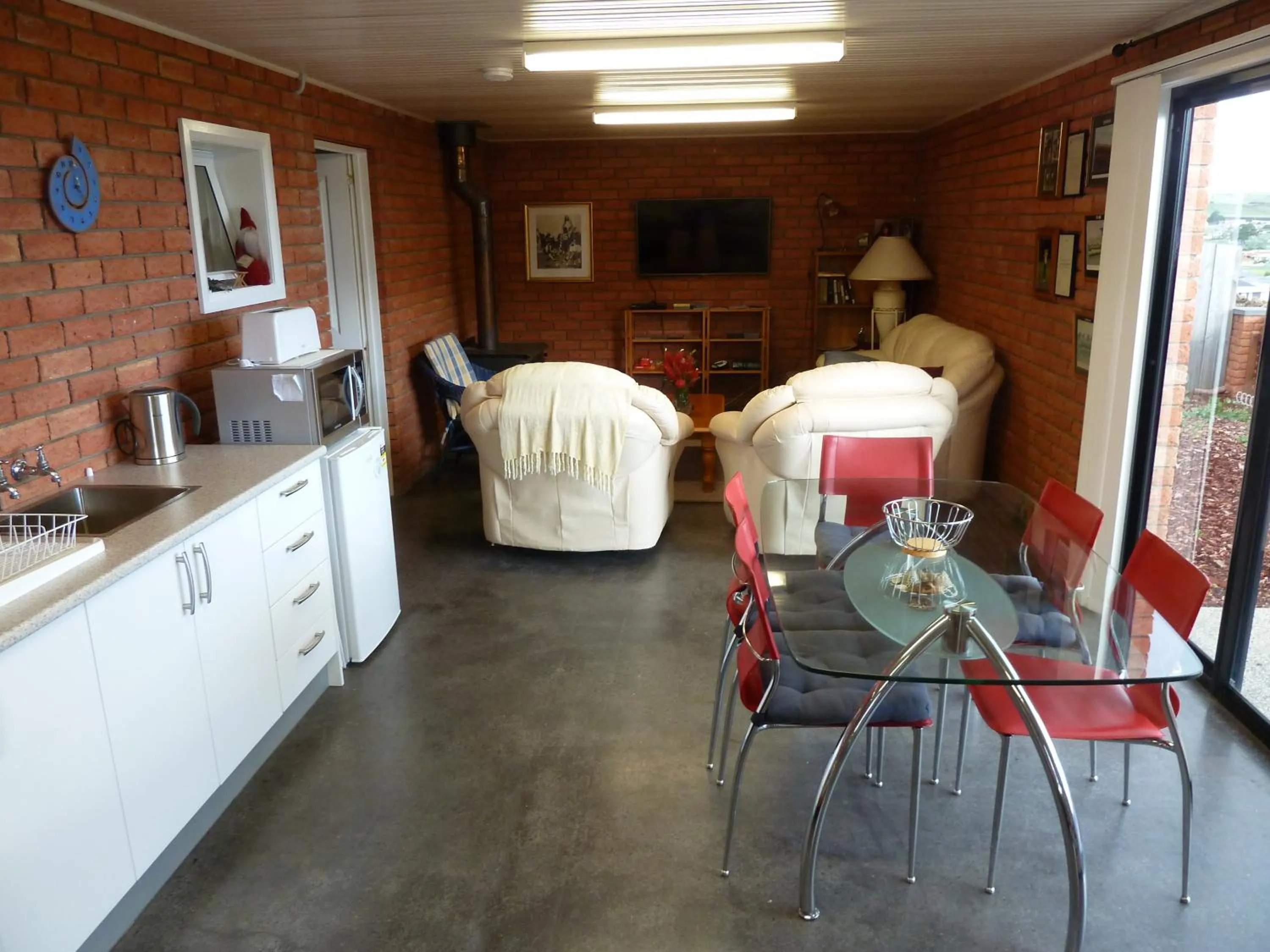 Kitchen or kitchenette in Panorama on Sorell B&B