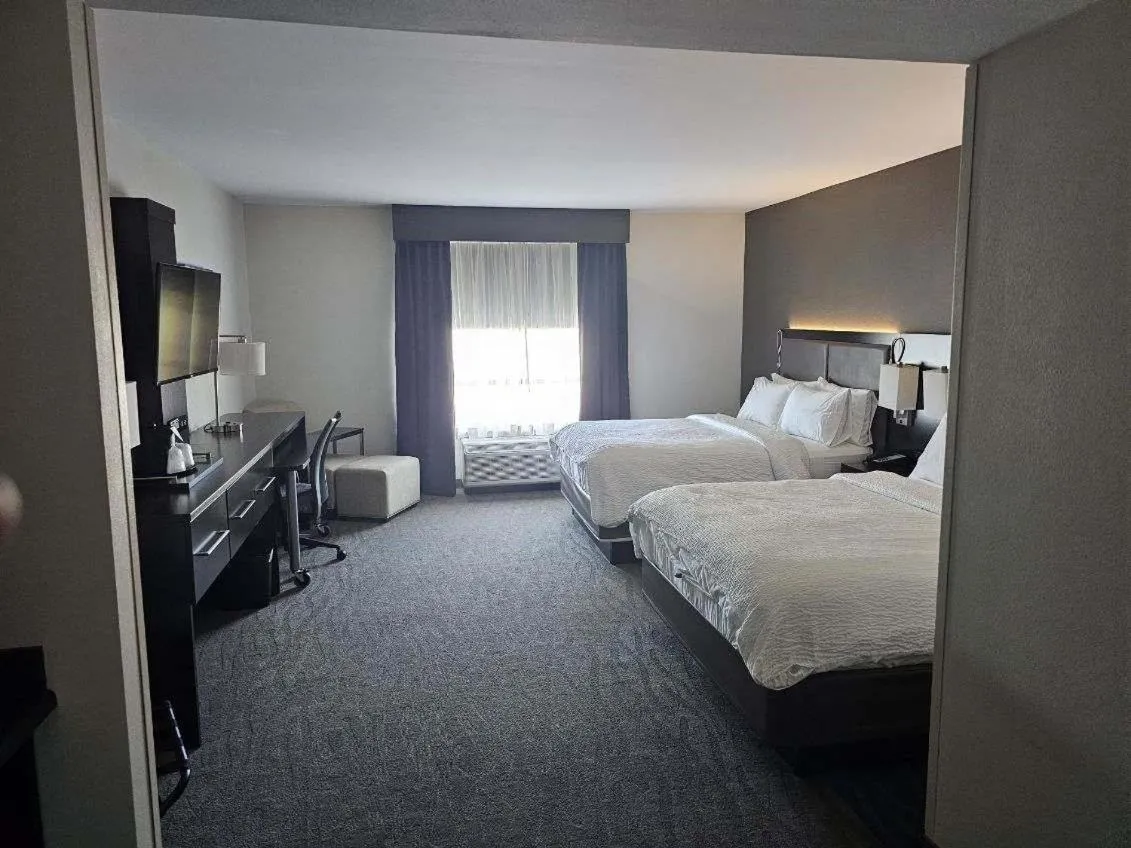 Bed in Holiday Inn Paducah Riverfront by IHG