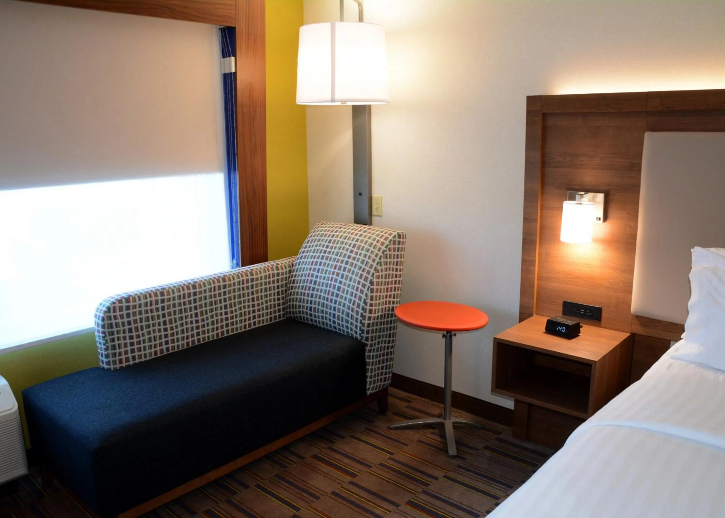 Photo of the whole room, Bed in Holiday Inn Express & Suites - Pittsburgh - Monroeville by IHG