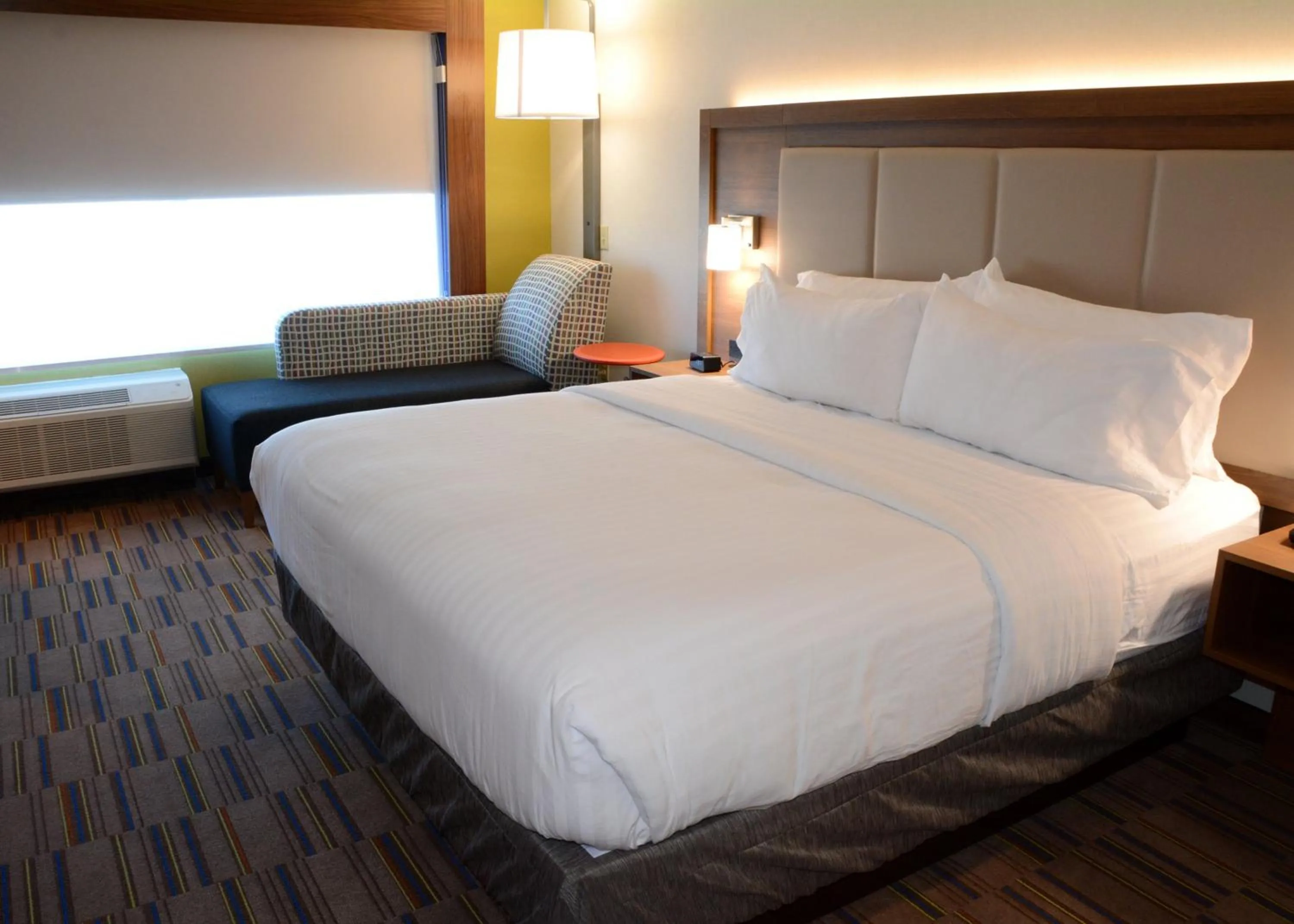 Photo of the whole room, Bed in Holiday Inn Express & Suites - Pittsburgh - Monroeville by IHG