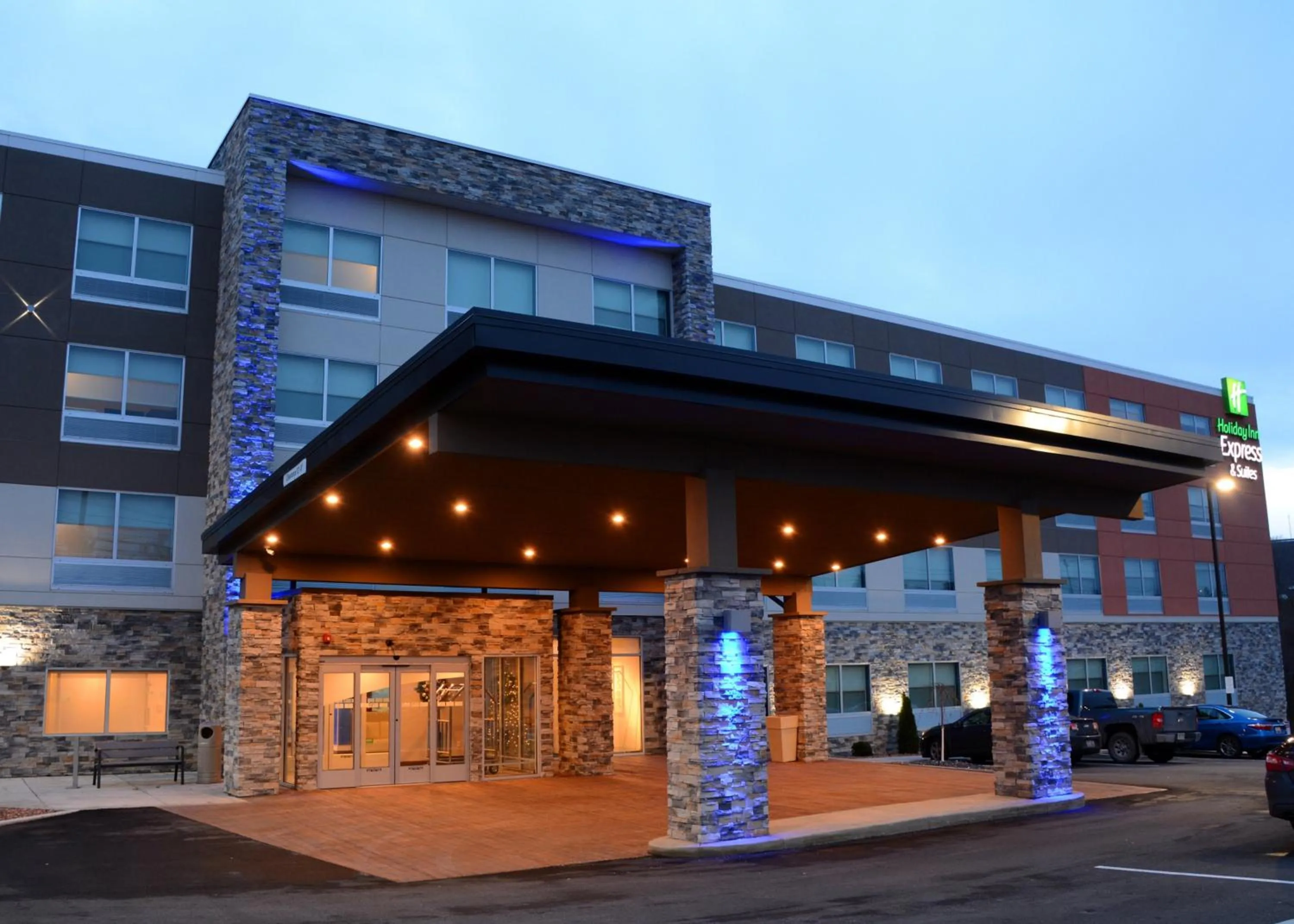 Property building in Holiday Inn Express & Suites - Pittsburgh - Monroeville by IHG