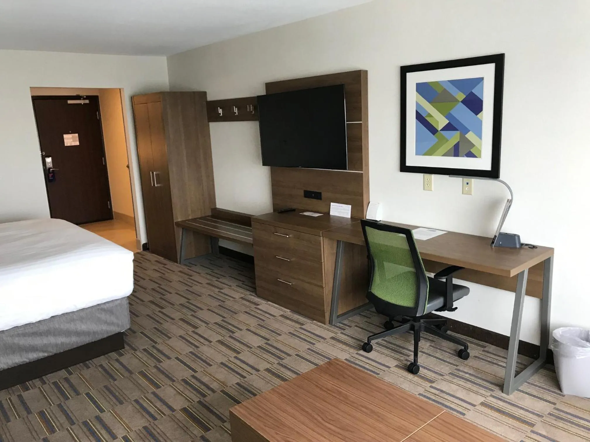 Bed in Holiday Inn Express & Suites - Pittsburgh - Monroeville by IHG