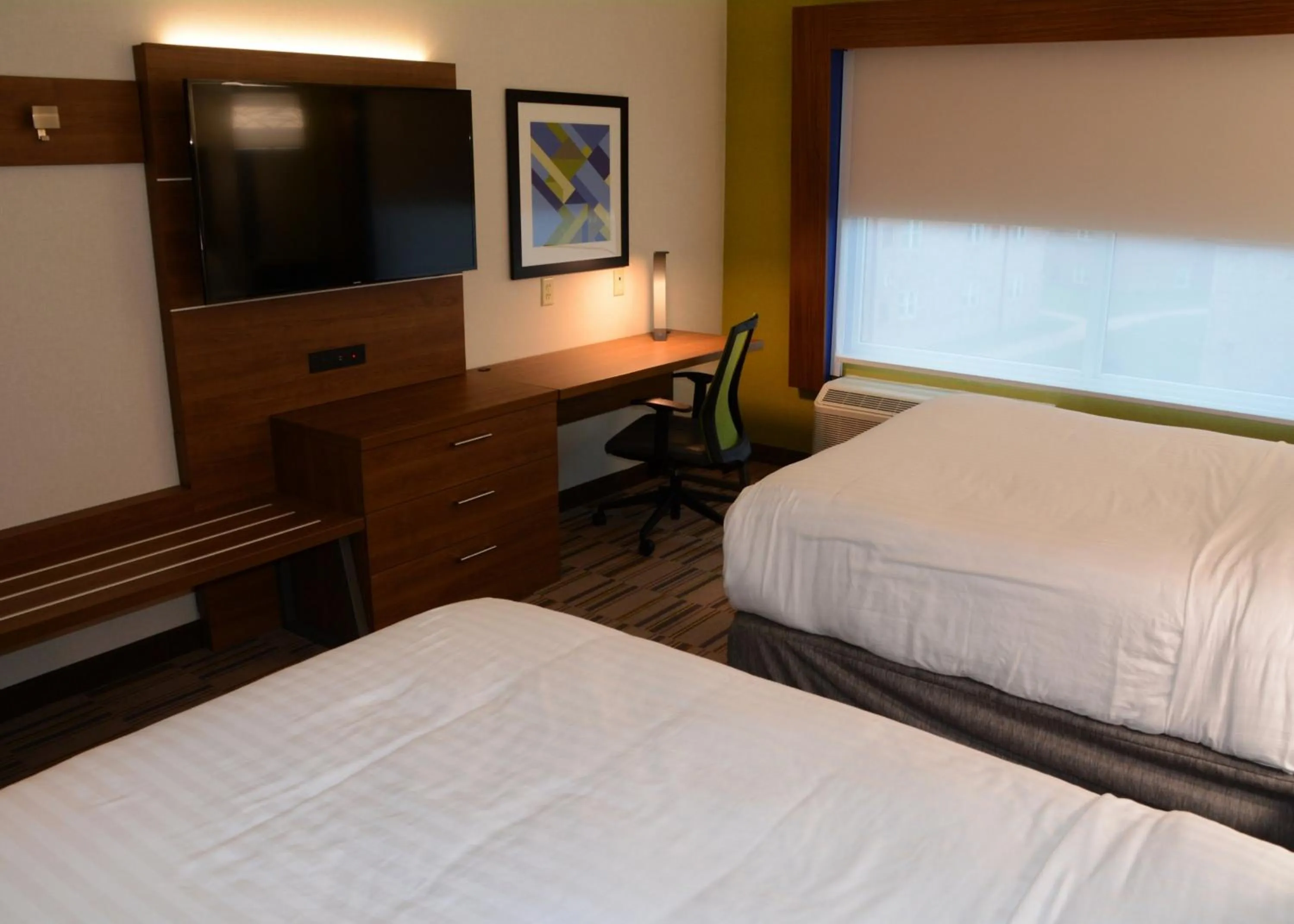 Photo of the whole room, Bed in Holiday Inn Express & Suites - Pittsburgh - Monroeville by IHG
