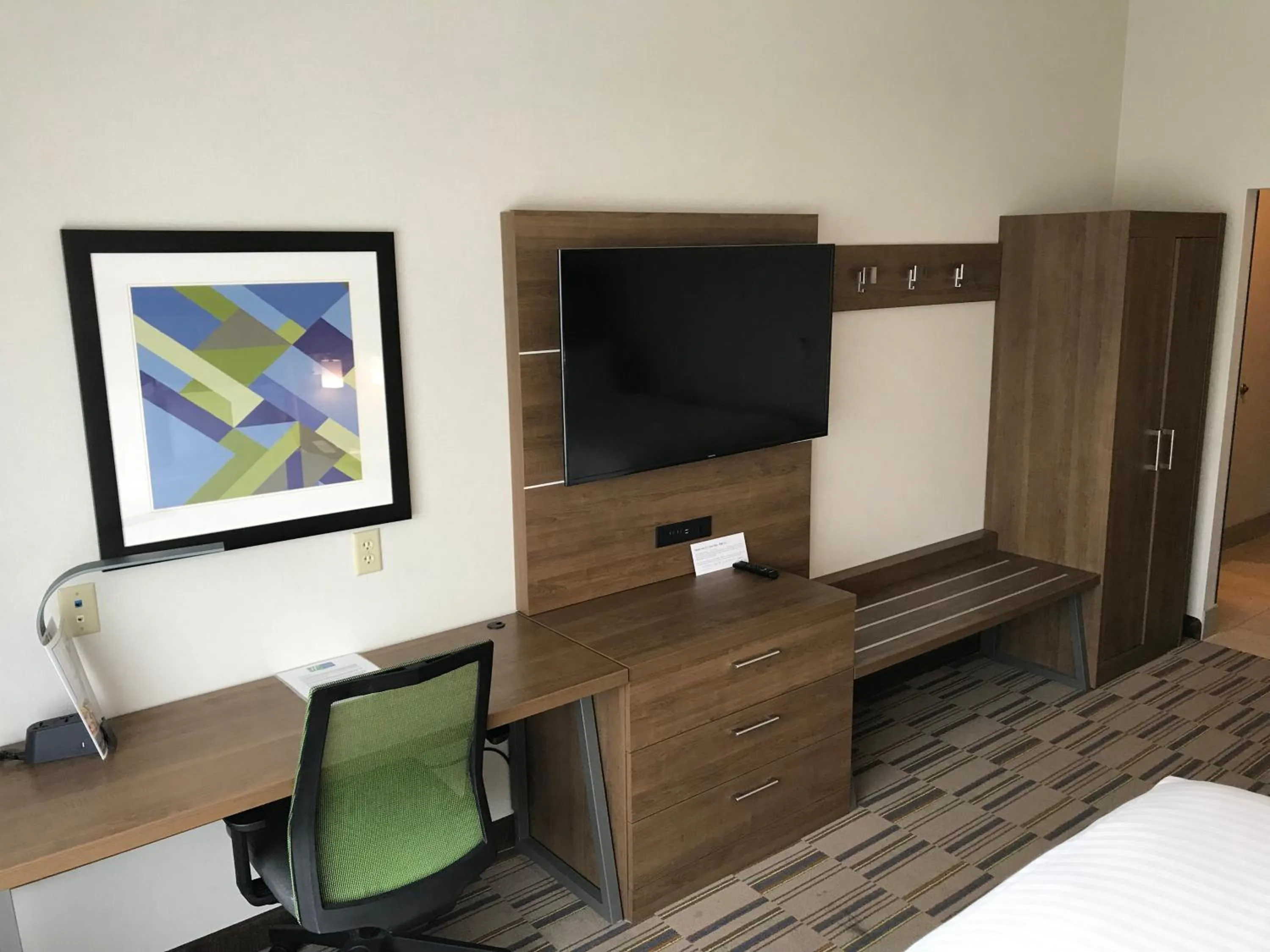Bed in Holiday Inn Express & Suites - Pittsburgh - Monroeville by IHG