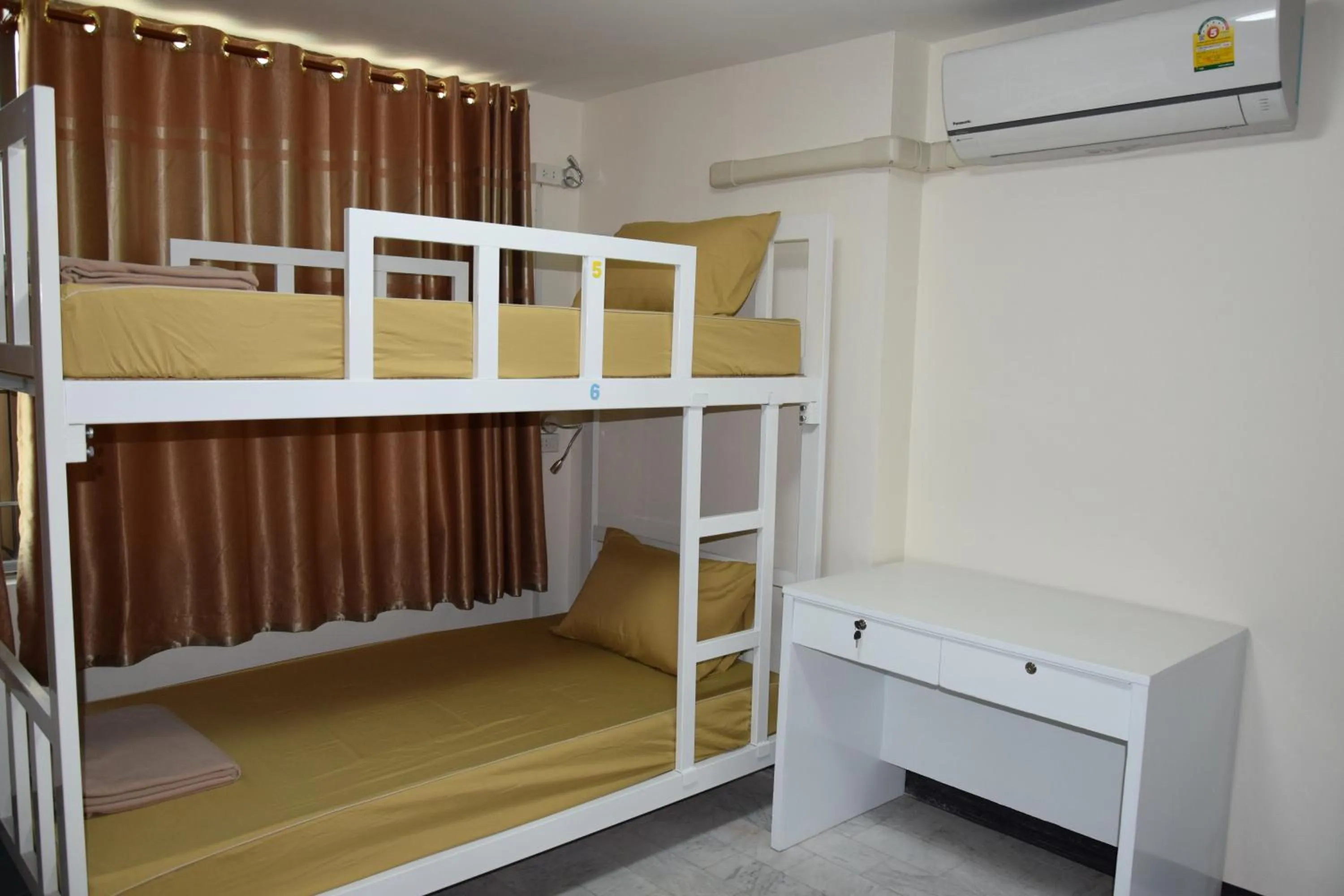 bunk bed in Like Home