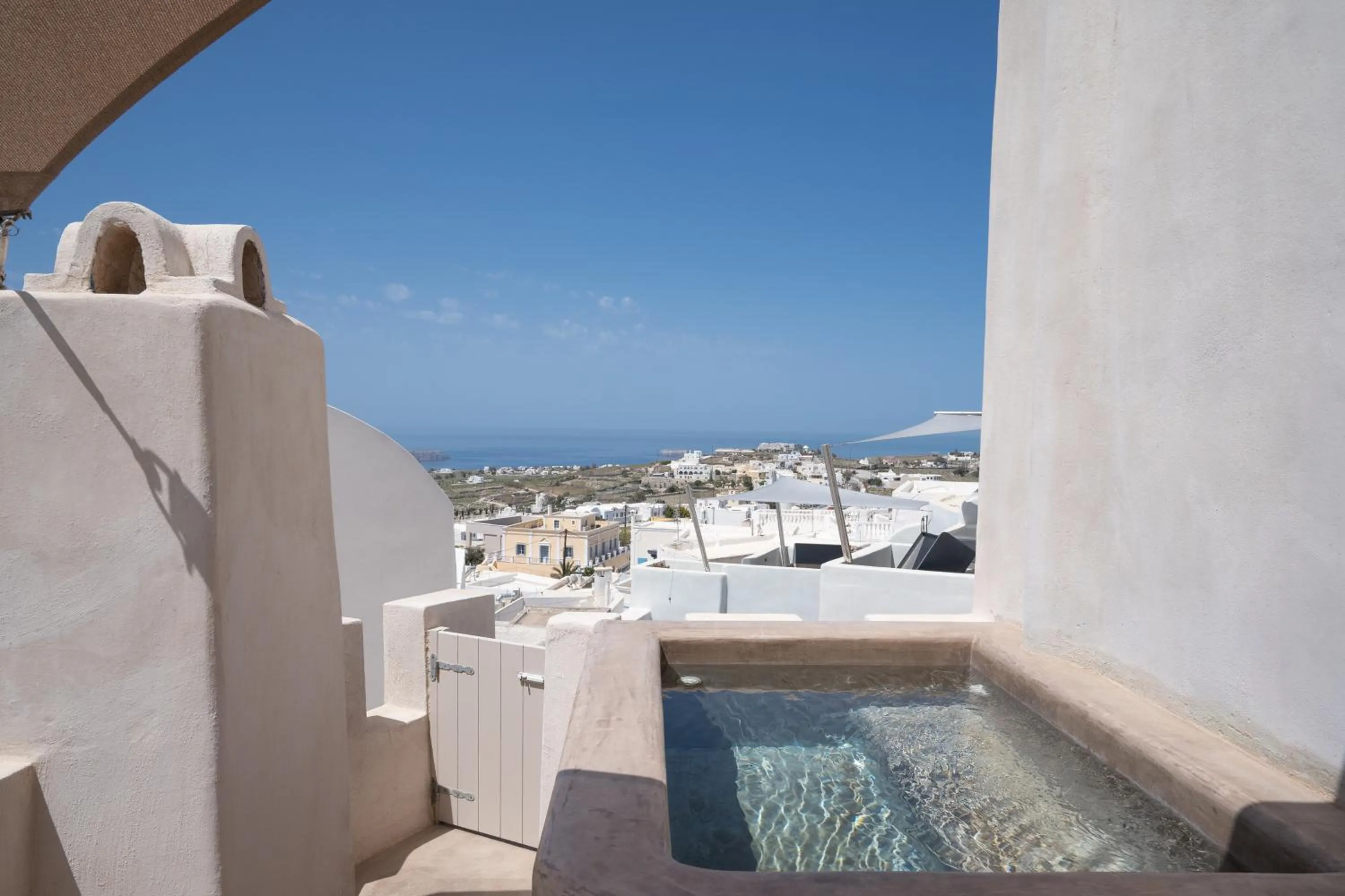 Hot Tub in Kastro Mansion