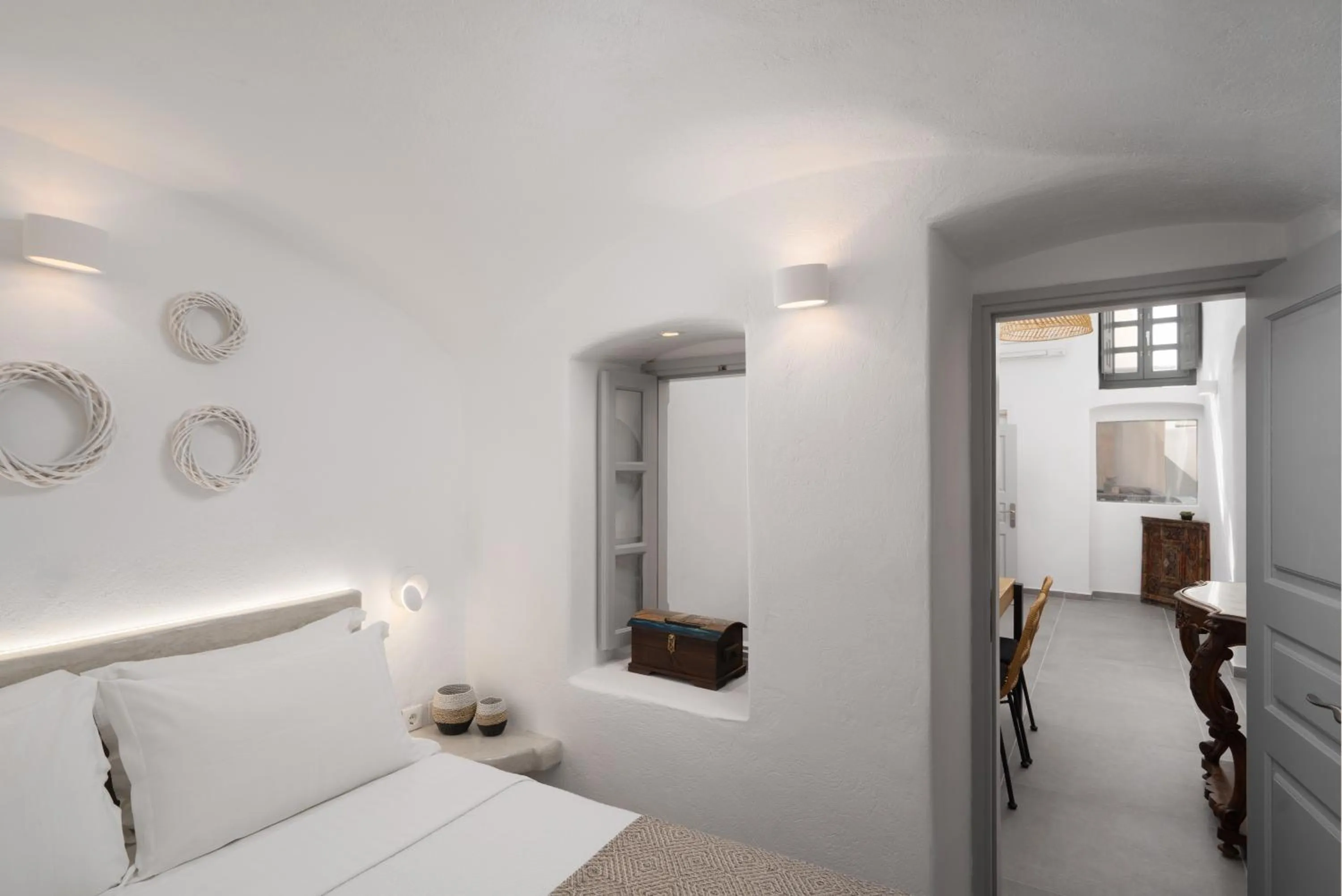 Bed in Kastro Mansion