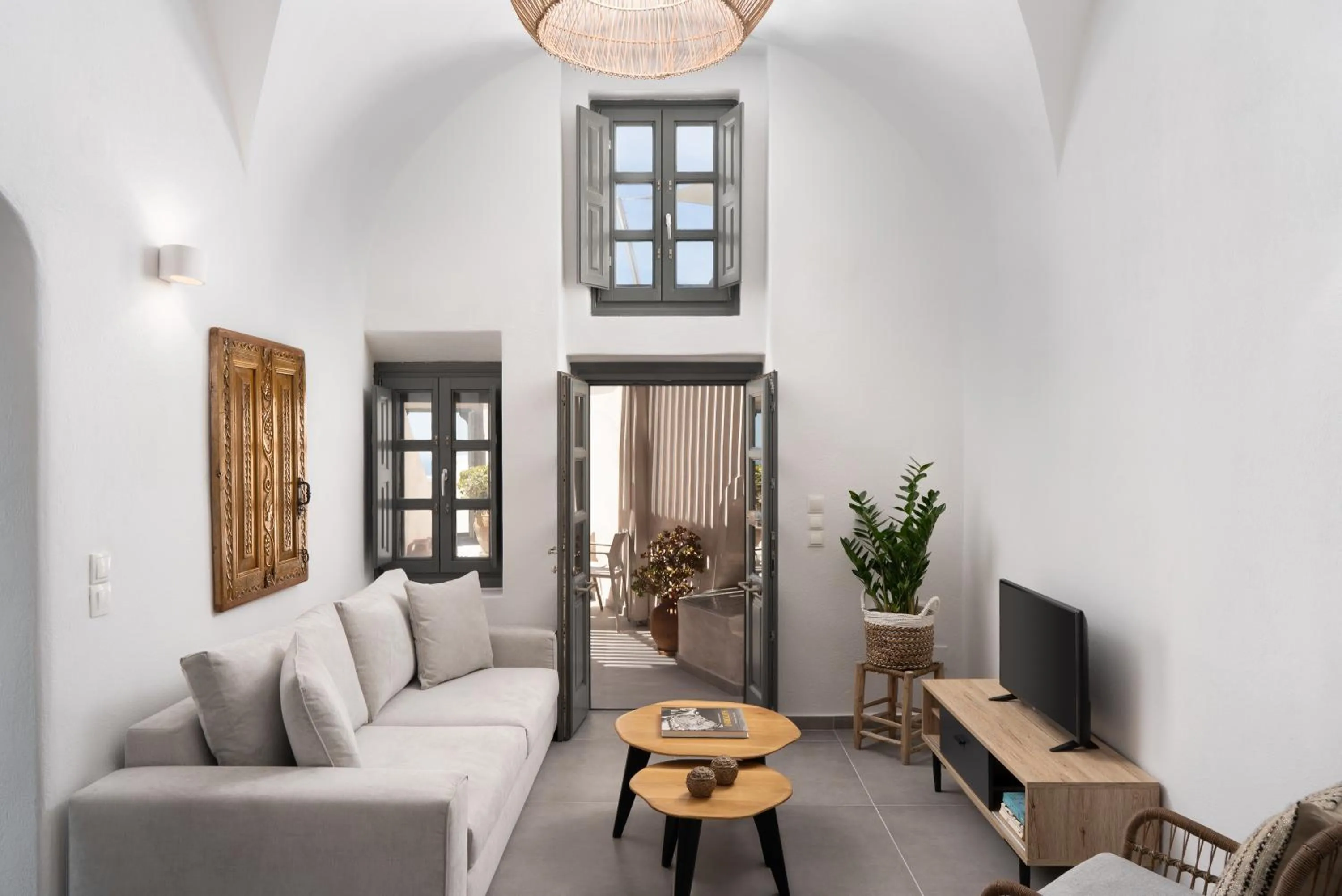 Living room in Kastro Mansion