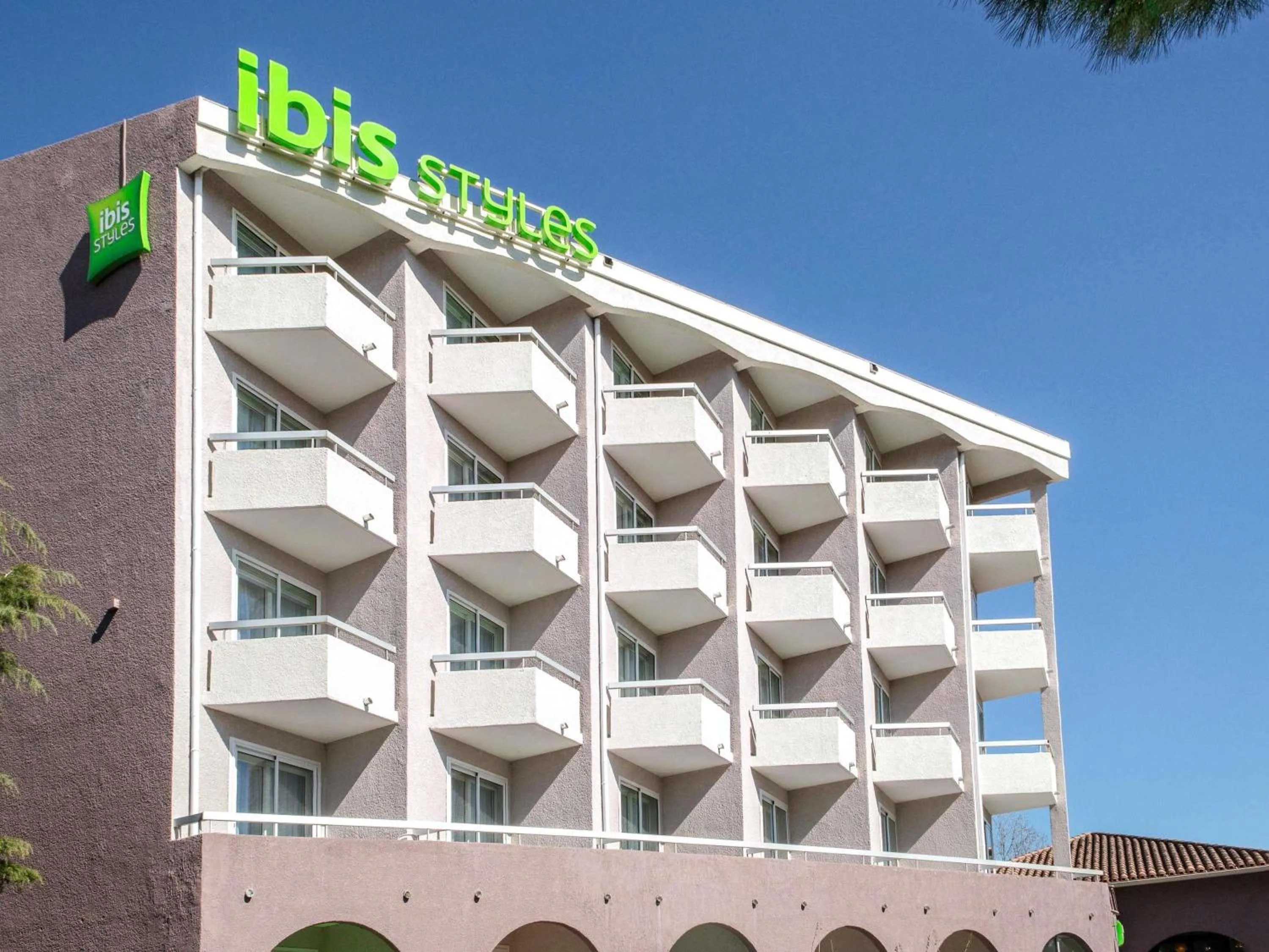 Property building in ibis Styles Fréjus St Raphael