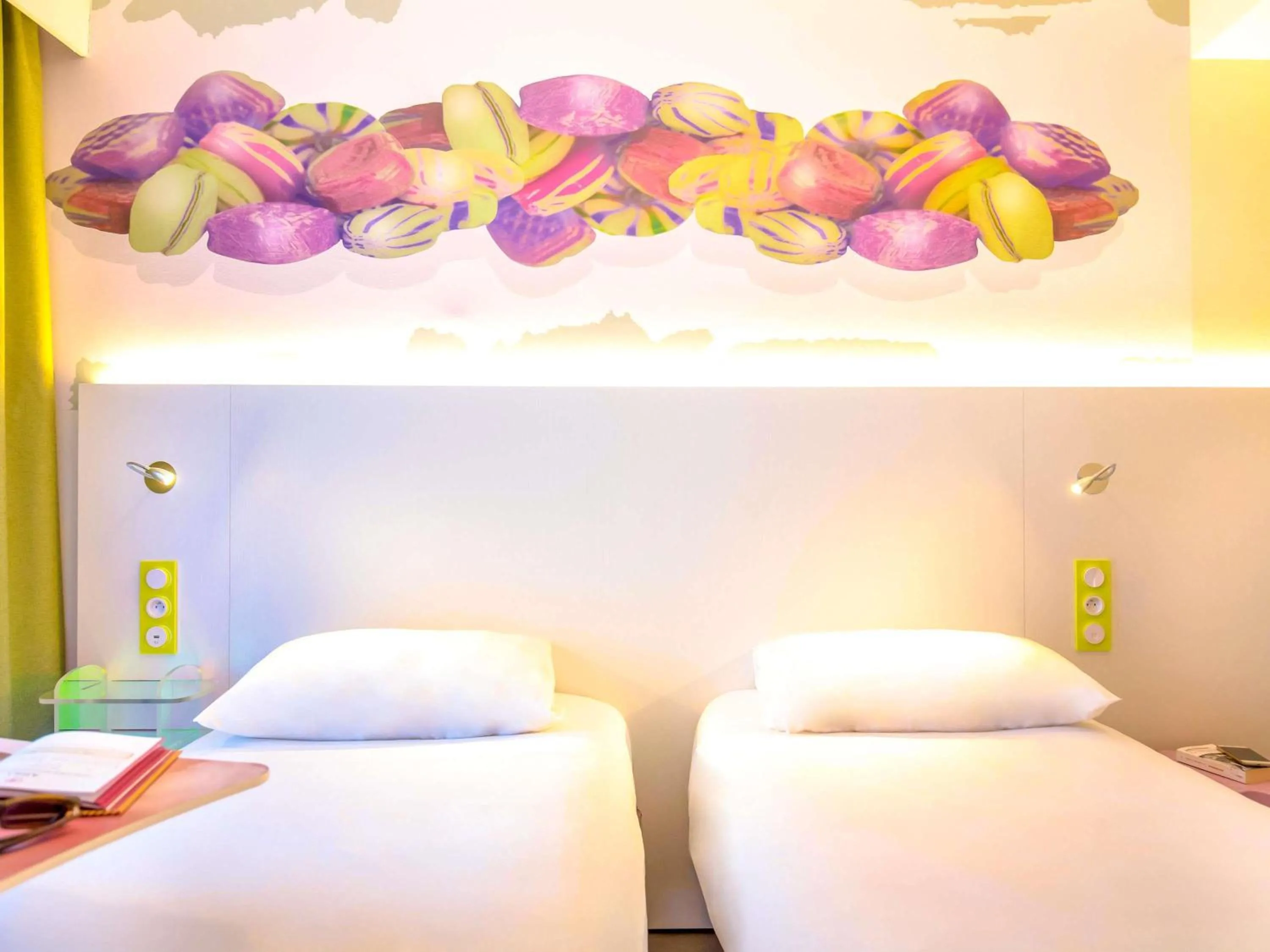 Bedroom, Bed in ibis Styles Fréjus St Raphael