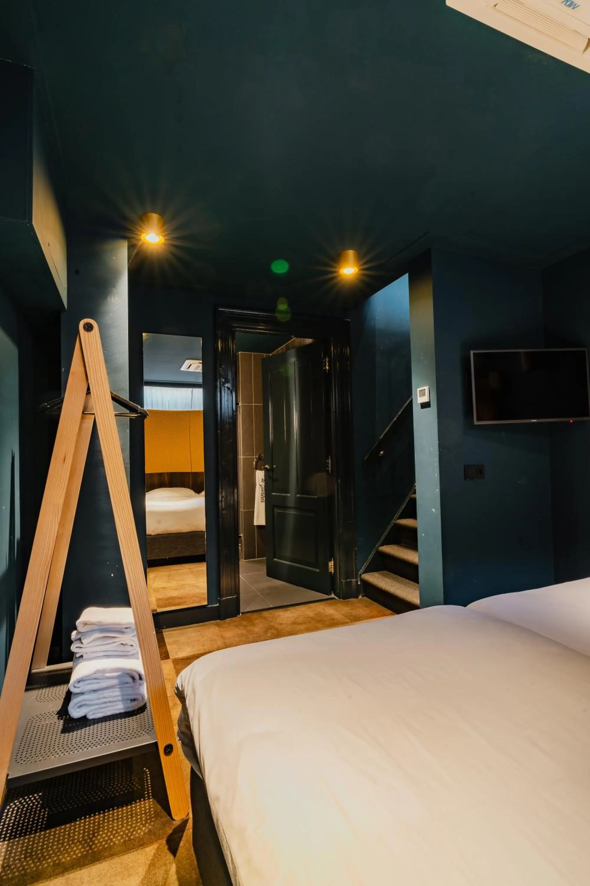 Bed in De Jonker Urban Suites