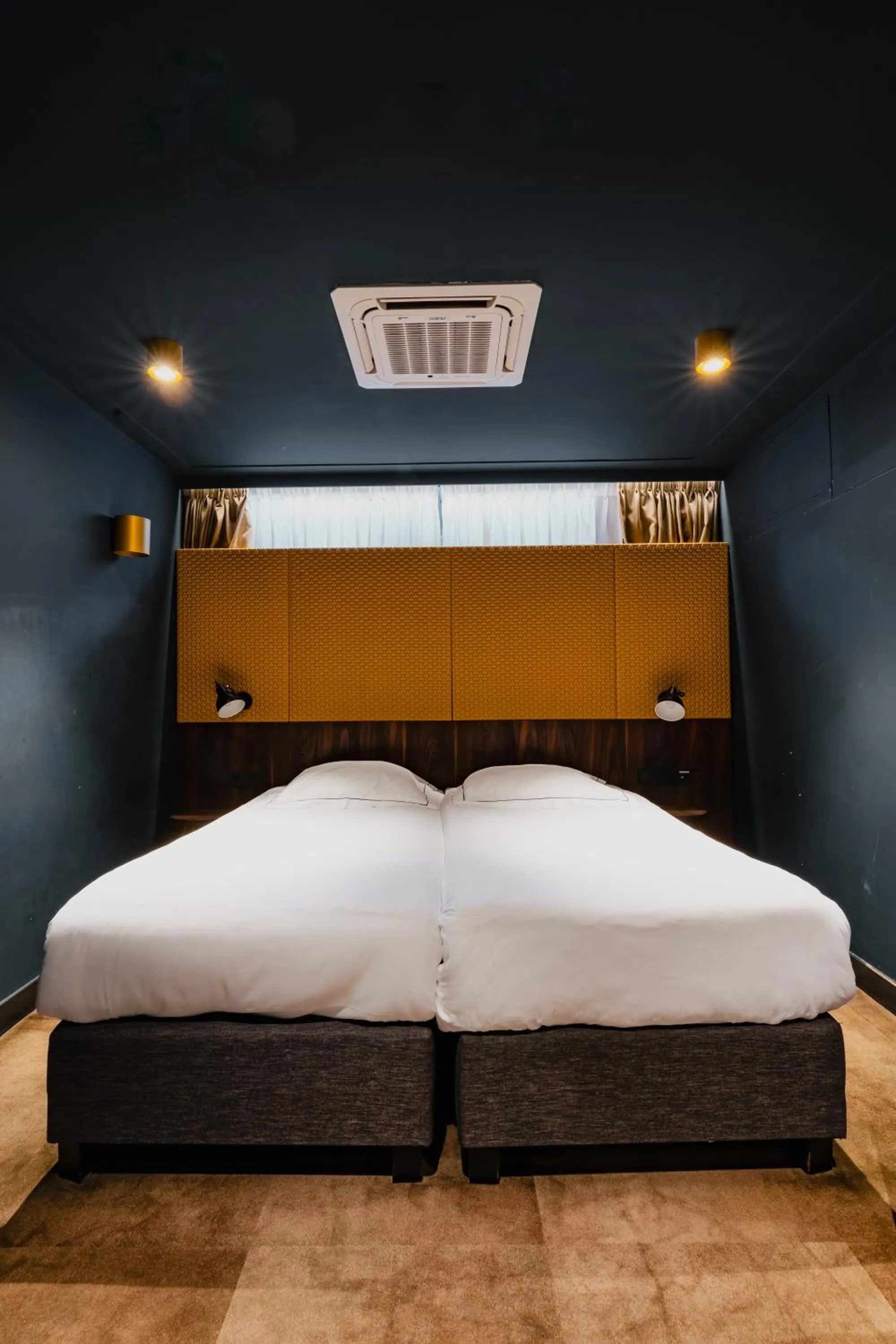 Bed in De Jonker Urban Suites