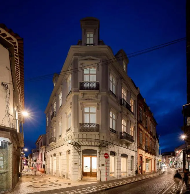 Property building in AC-Armazéns Cogumbreiro