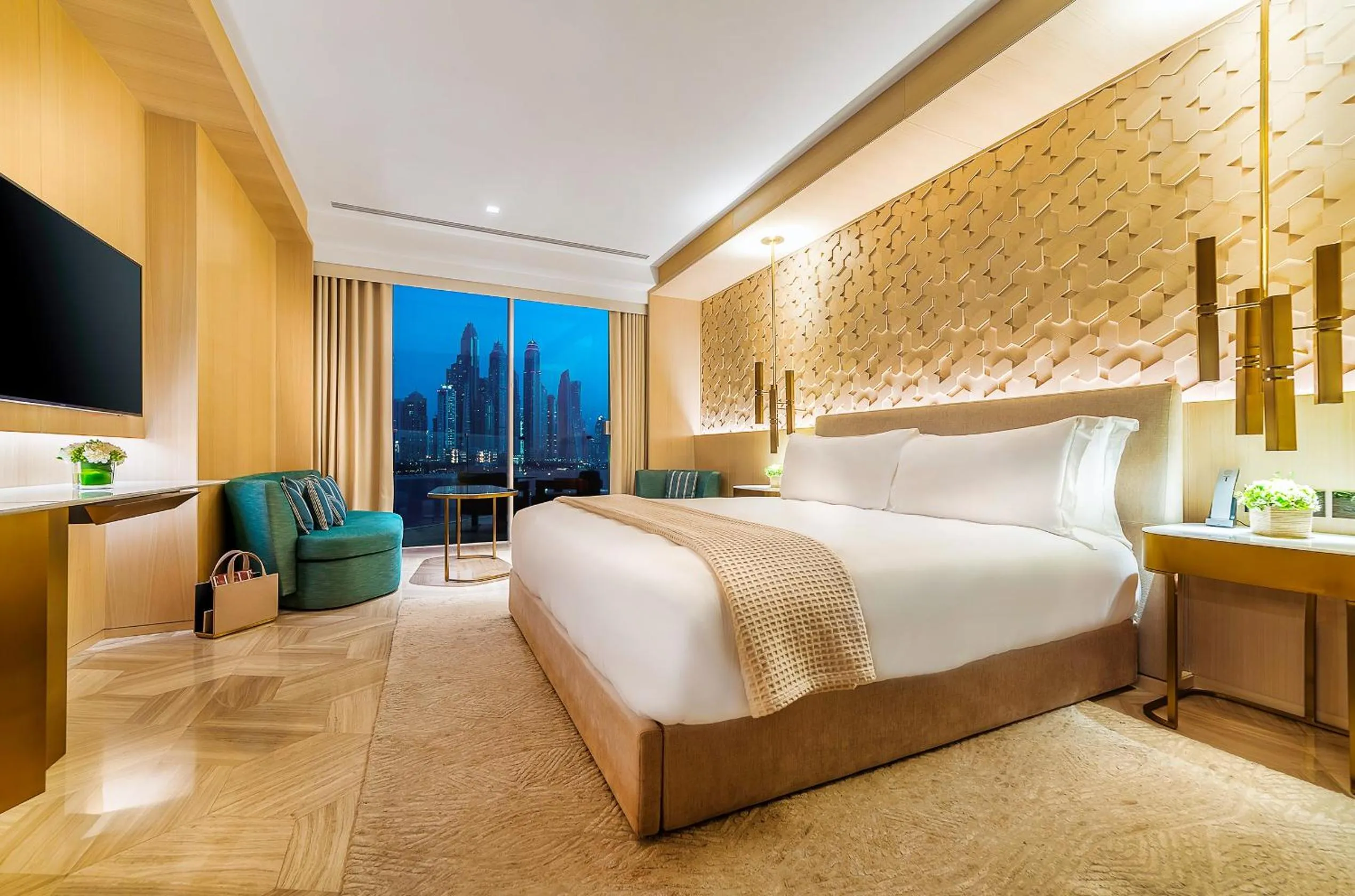 TV and multimedia, Bed in FIVE Palm Jumeirah Dubai