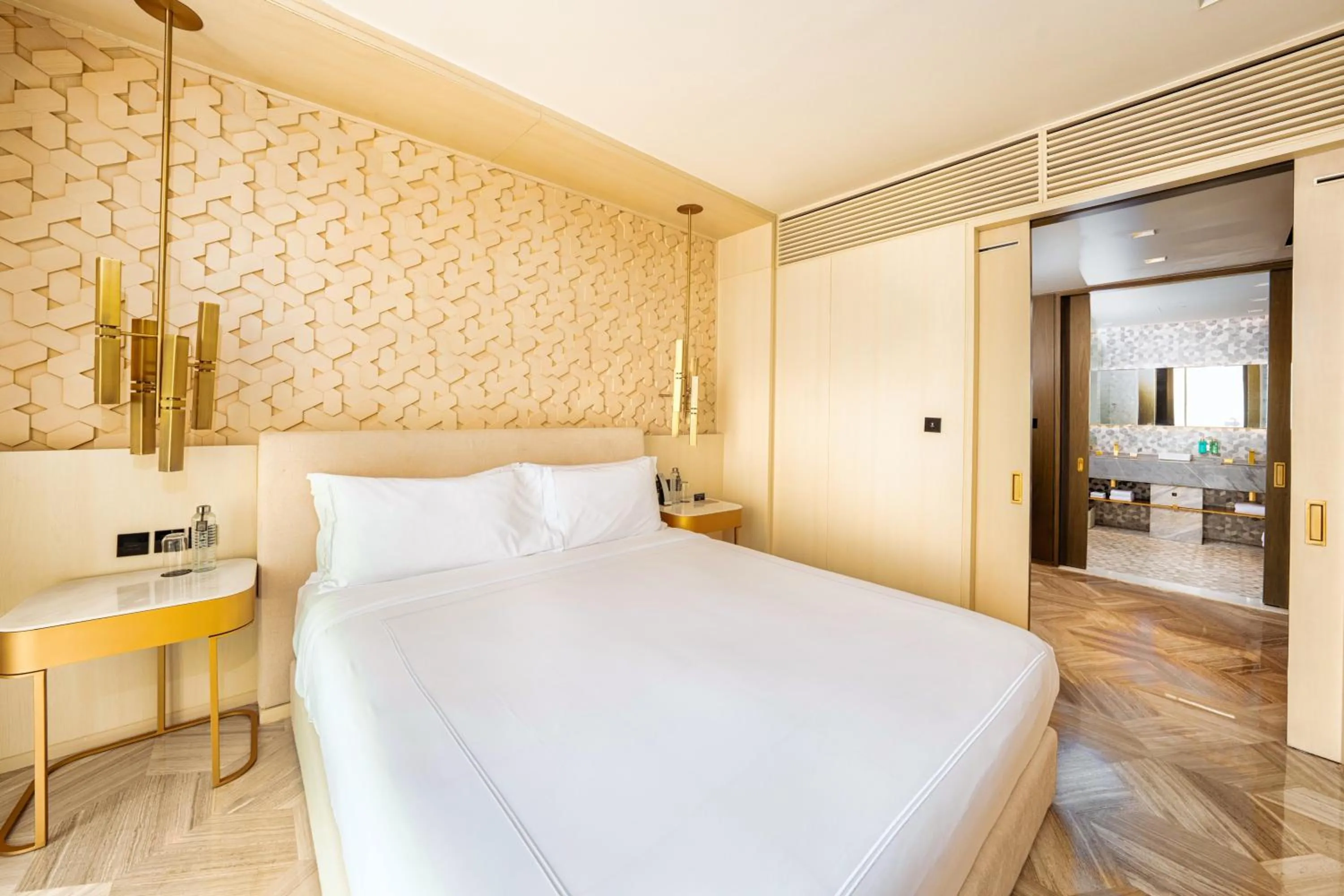 Bedroom, Bed in FIVE Palm Jumeirah Dubai