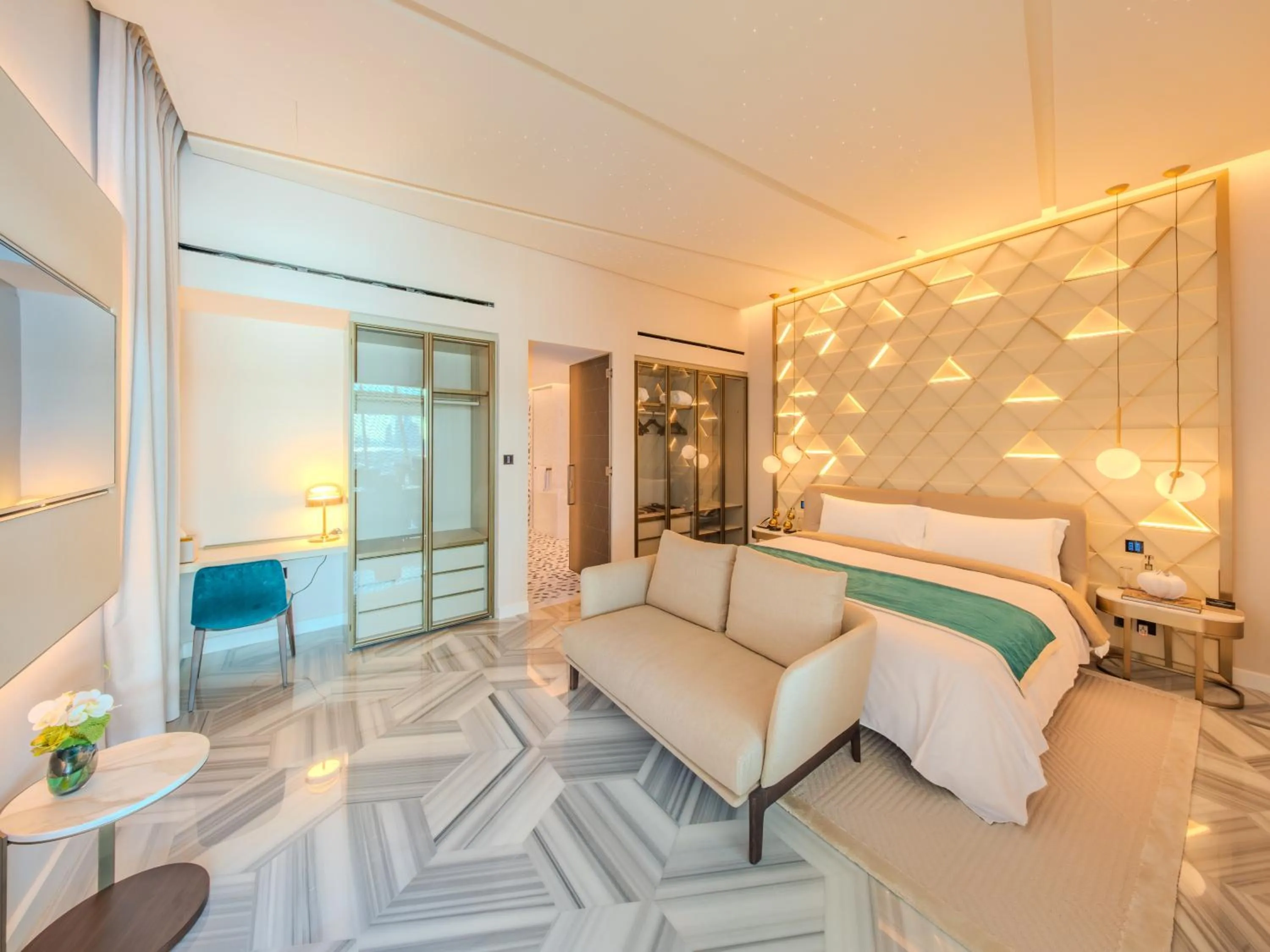 Bedroom, Bed in FIVE Palm Jumeirah Dubai