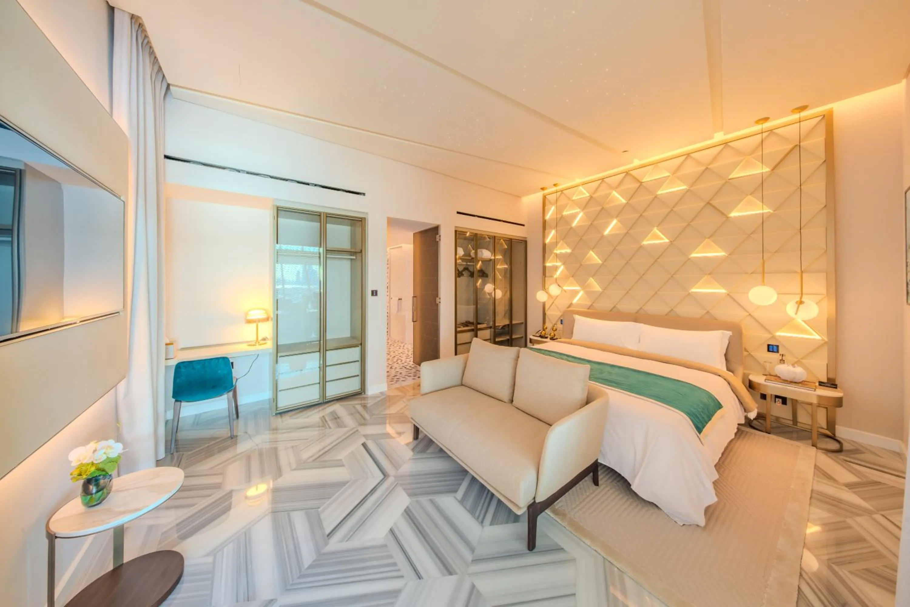 Bedroom, Bed in FIVE Palm Jumeirah Dubai
